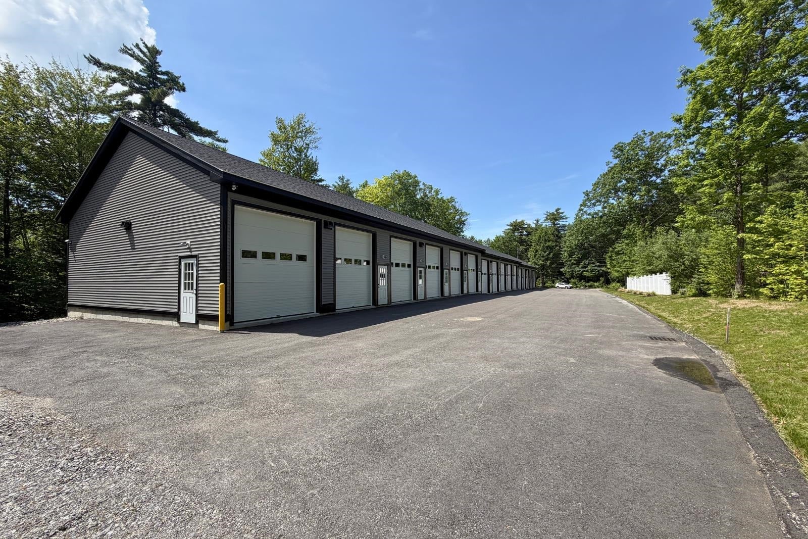 2685 Lake Shore Road 16 — photo