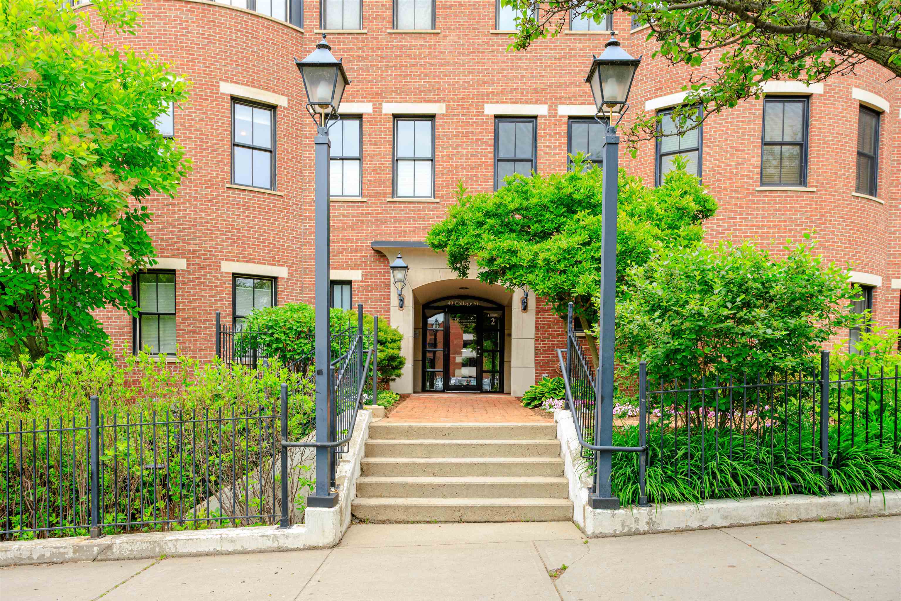 40 College Street 204C — photo