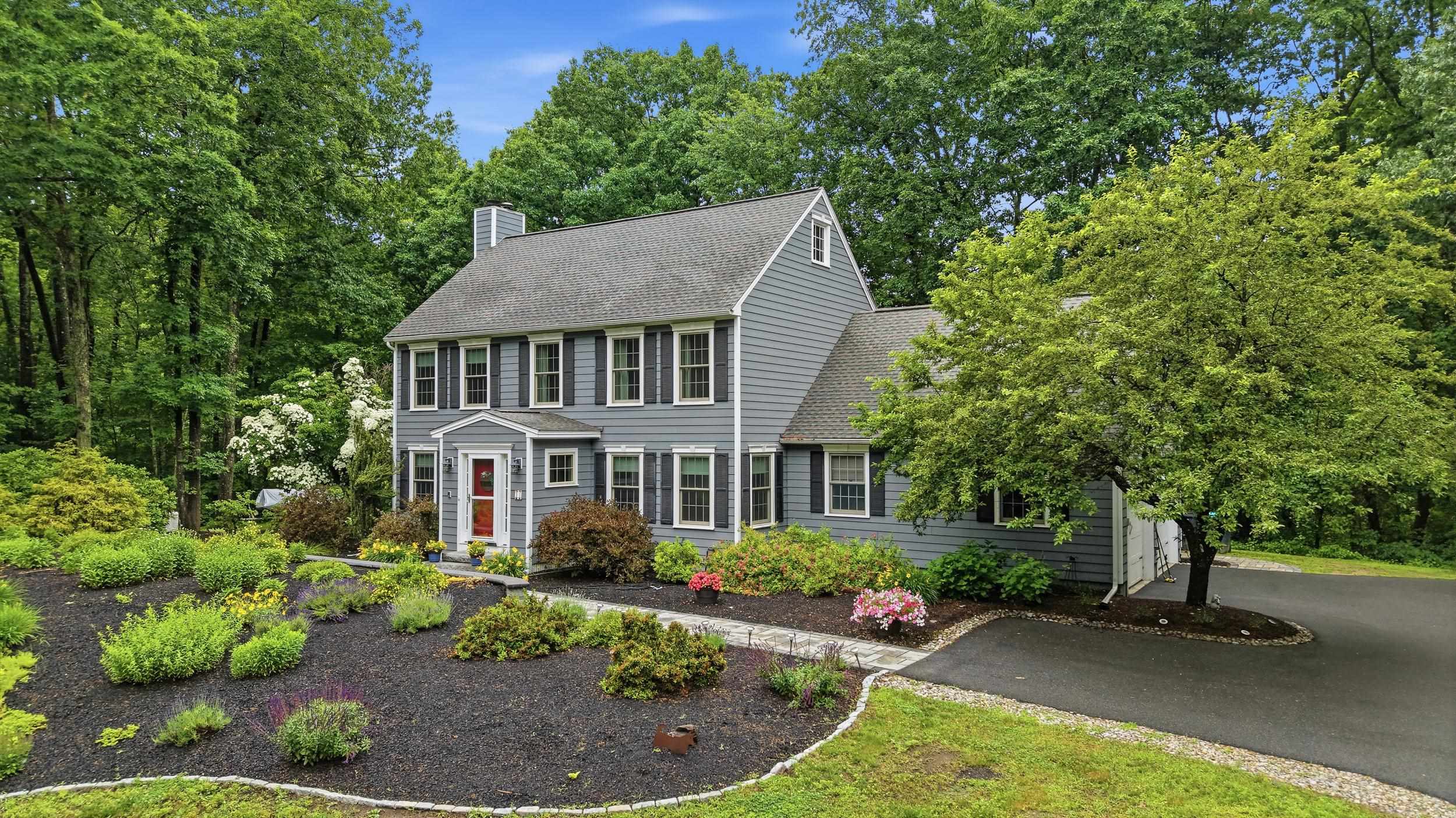 11 Montgomery Farm Road — photo