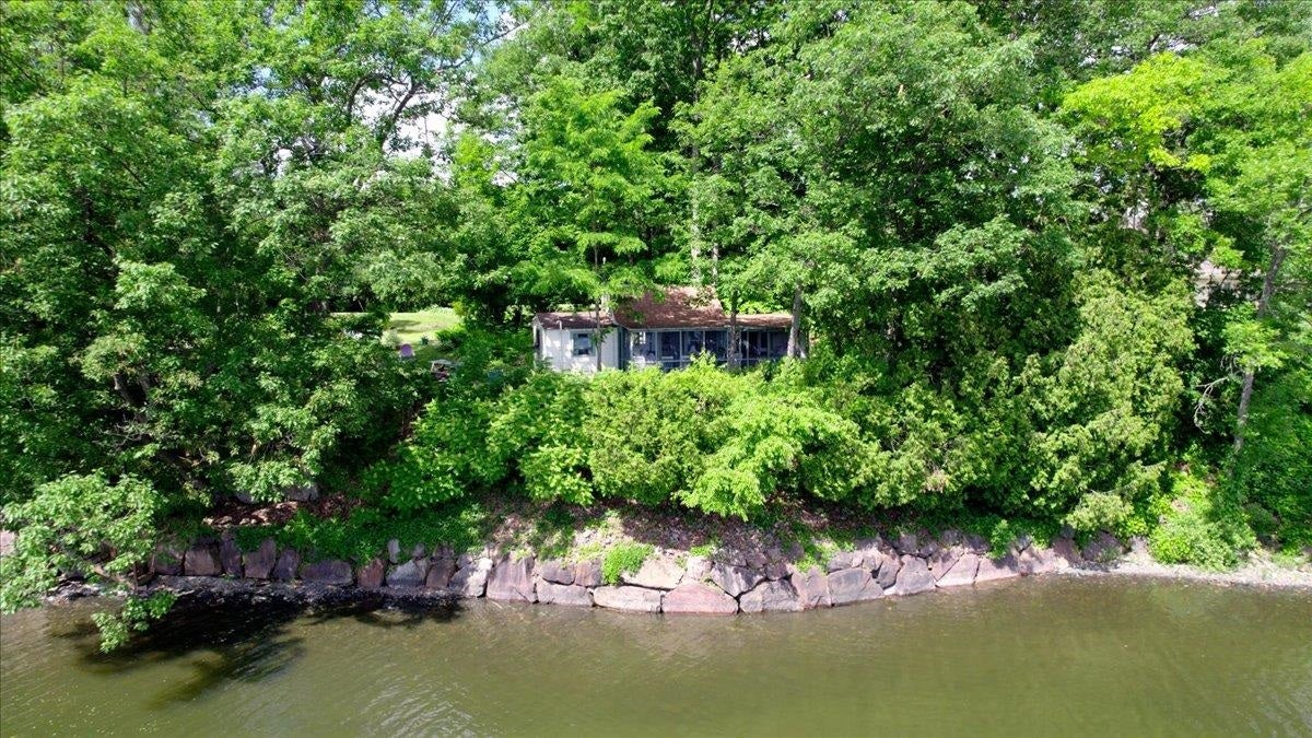 1702 Porters Point Road — photo