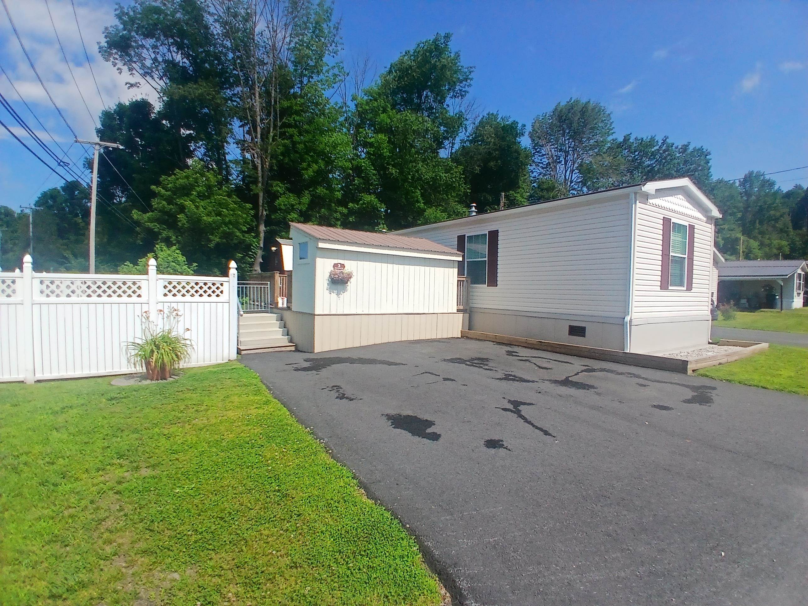 3 Daniels Drive — photo
