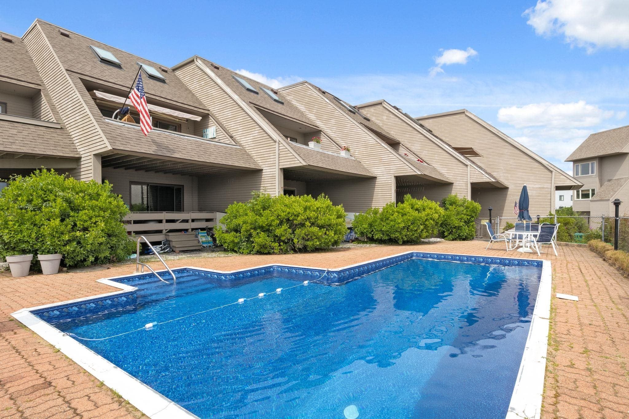 939 Ocean Boulevard 6 — photo