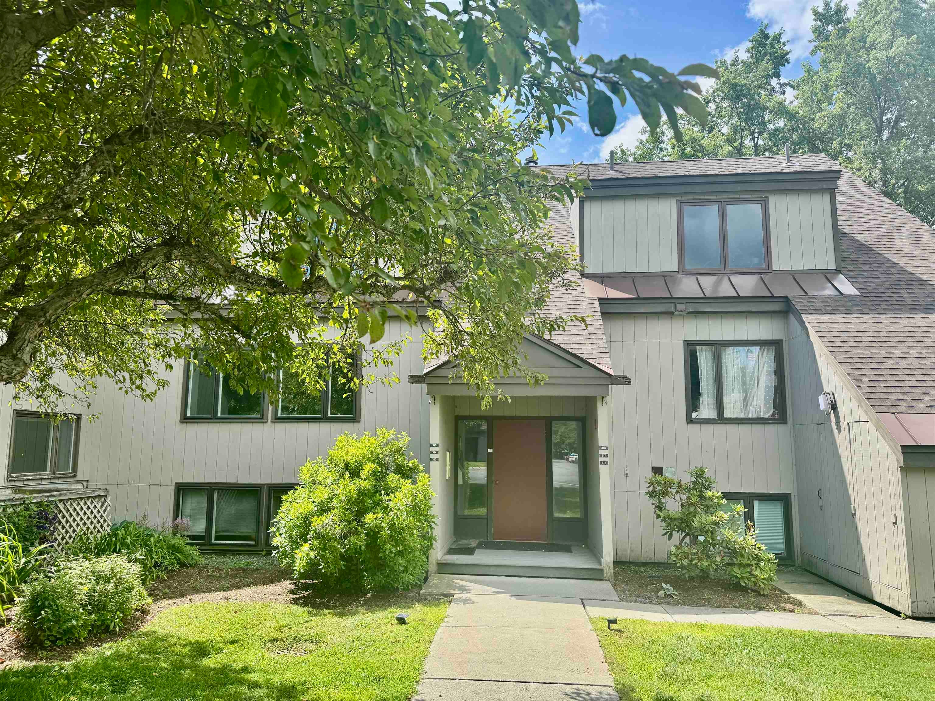 313 Brook Hollow — photo