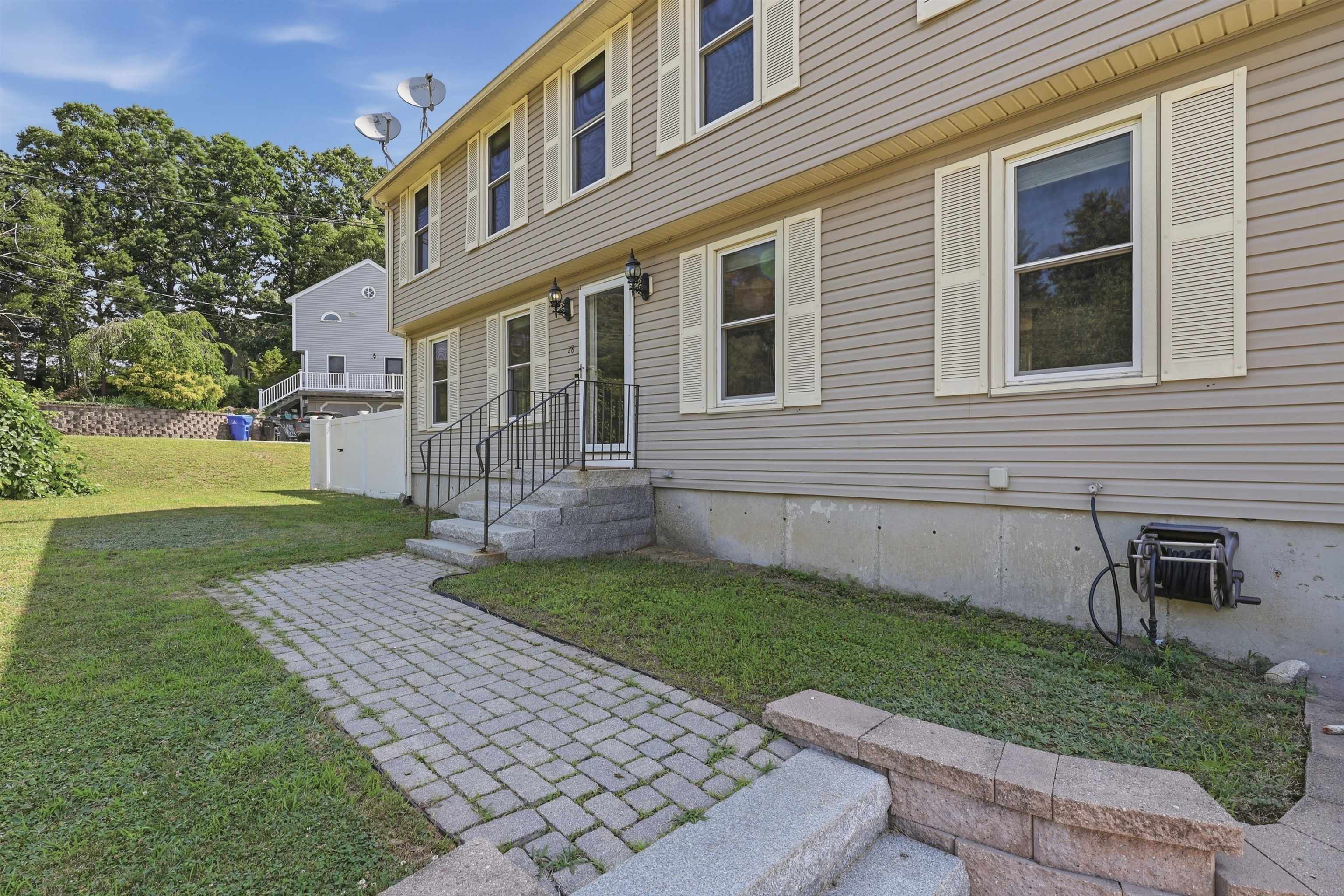 28 Rangers Drive, Hudson, NH 03051 — photo 2