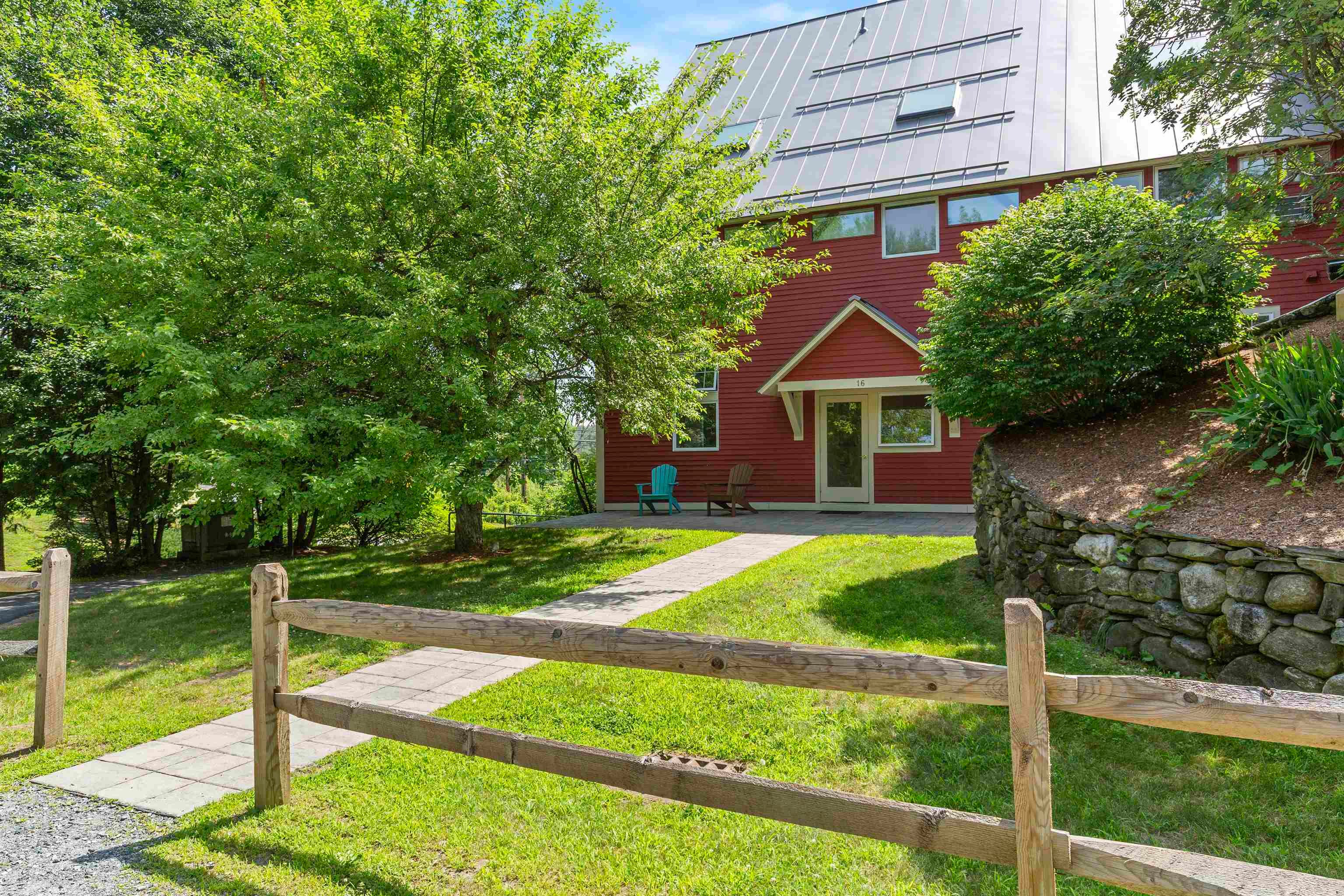 16 Hemlock Ridge Drive 204 — photo