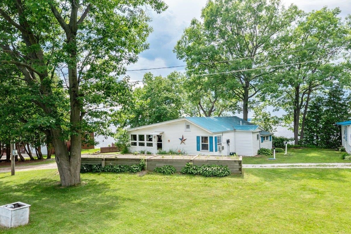 158 Lakewood Drive — photo