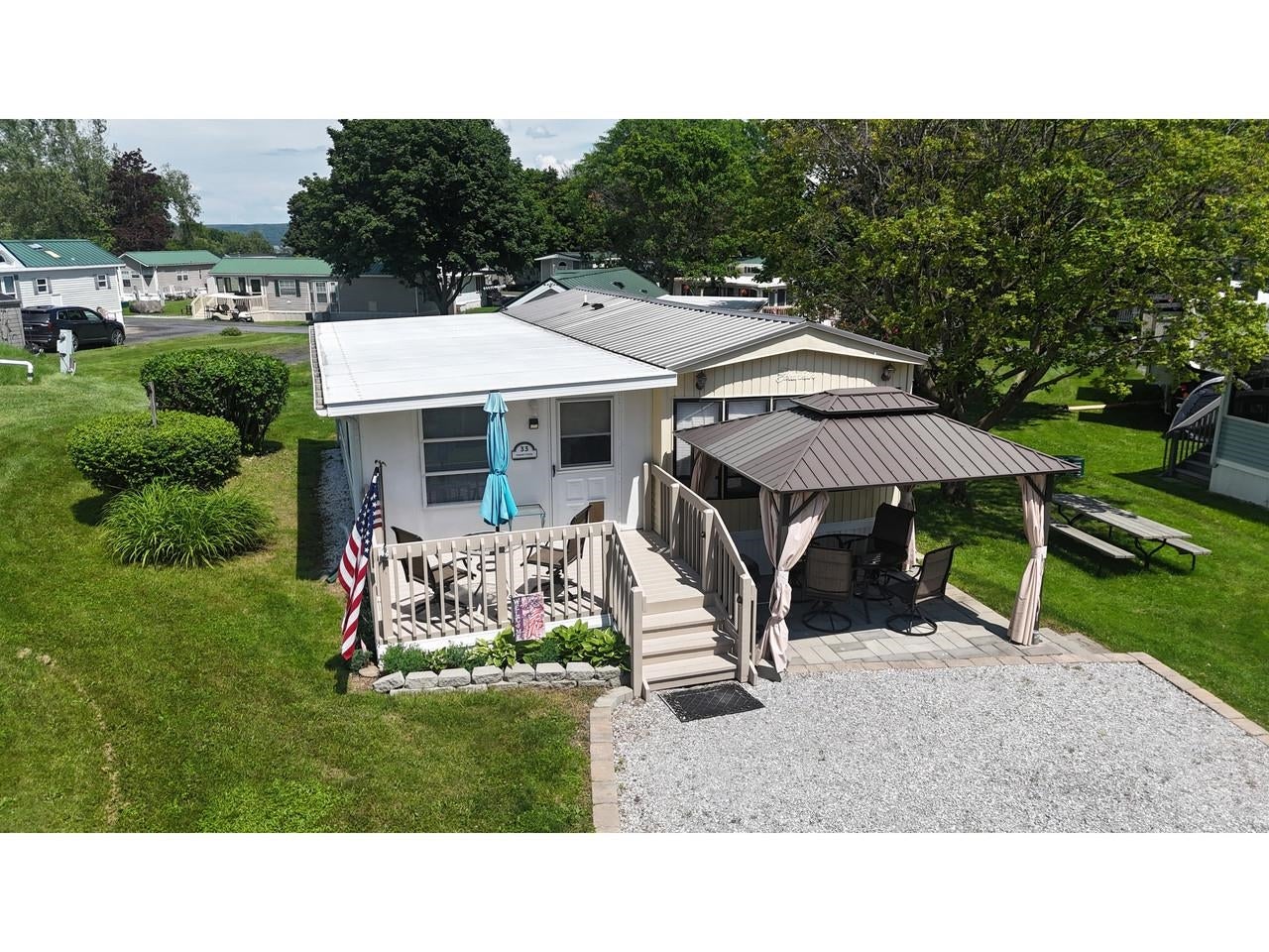 33 Island Circle — photo