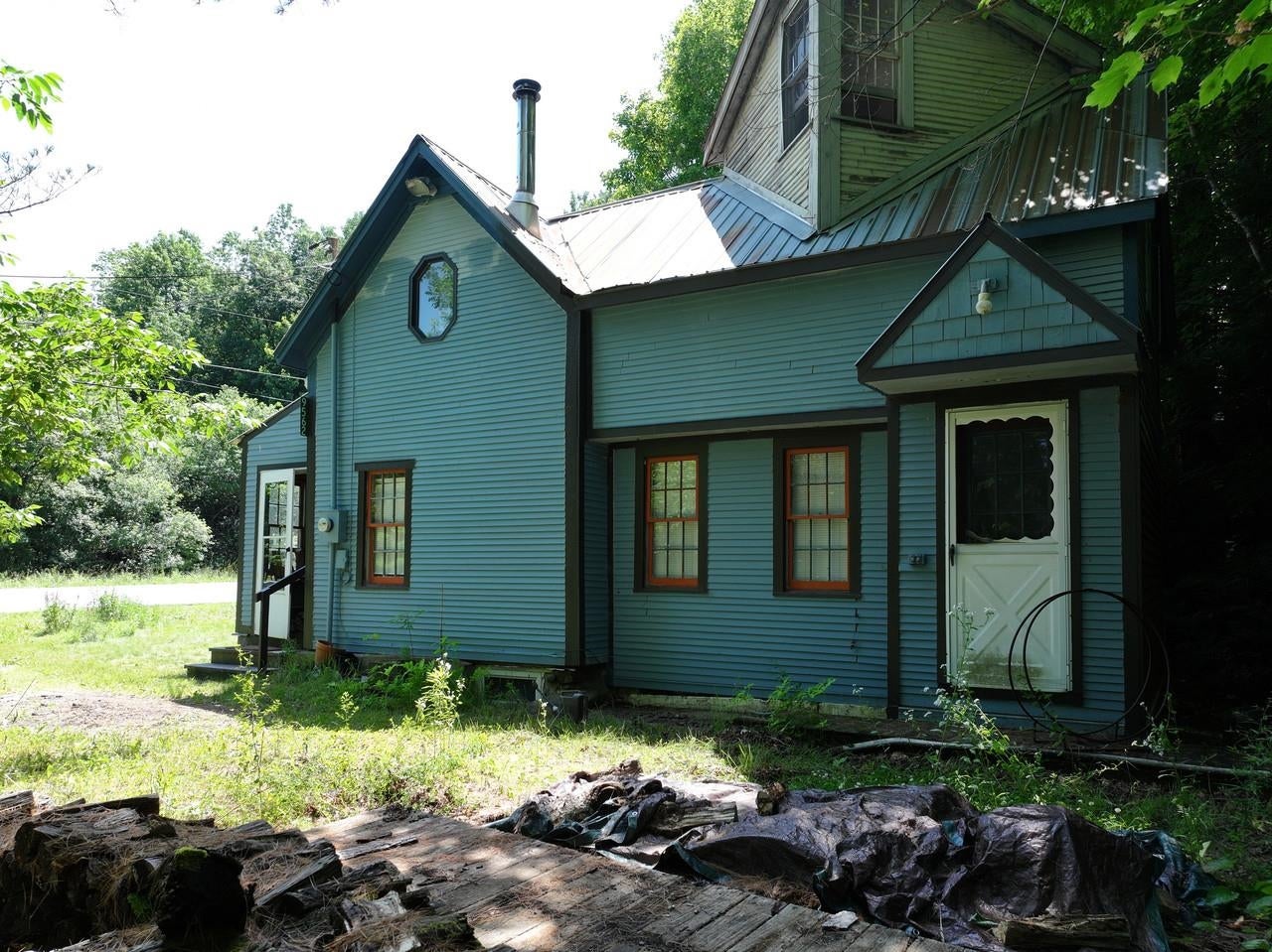 9562 Main Road — photo