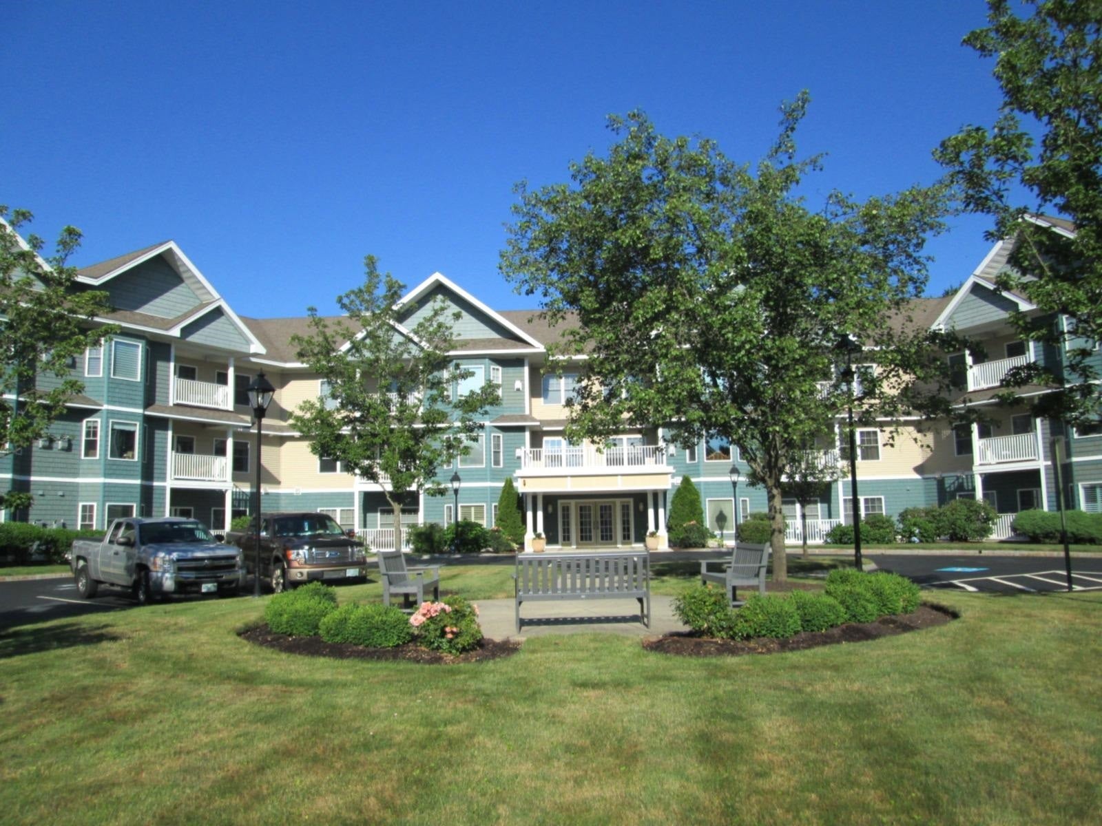 65 Hawthorne Drive 110 — photo