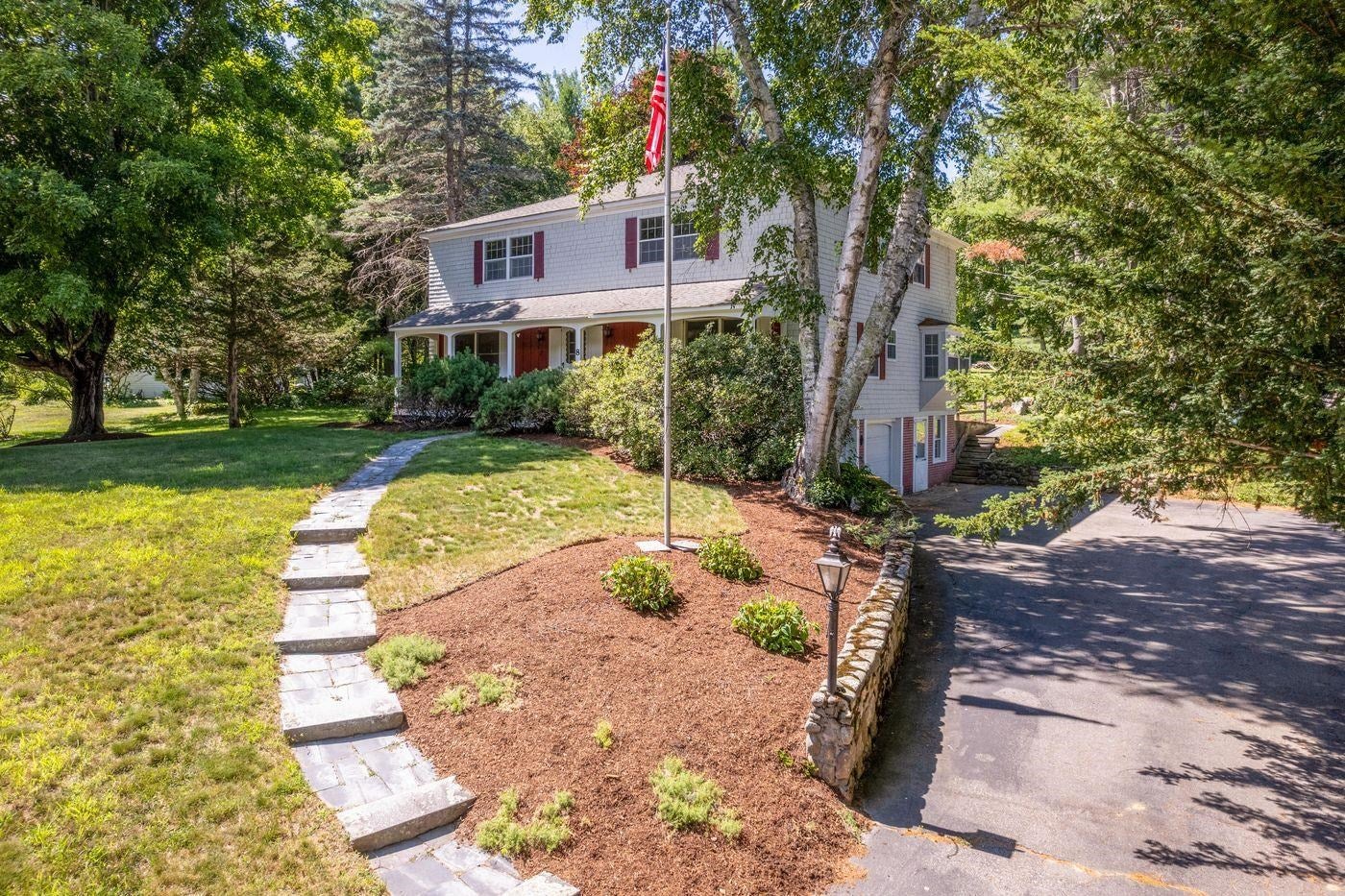 8 Mirror Lake Drive — photo