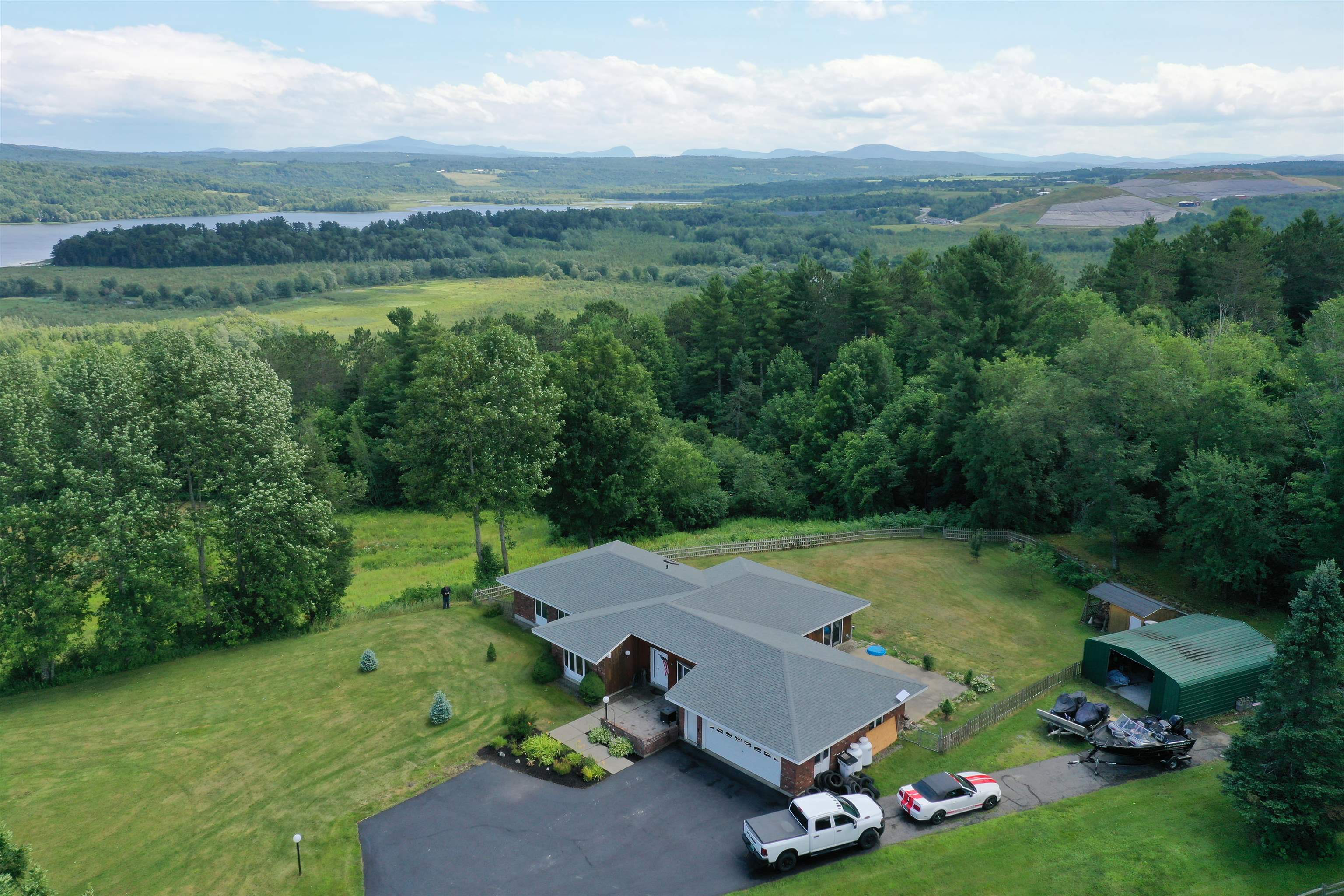 537 Memphremagog Views — photo