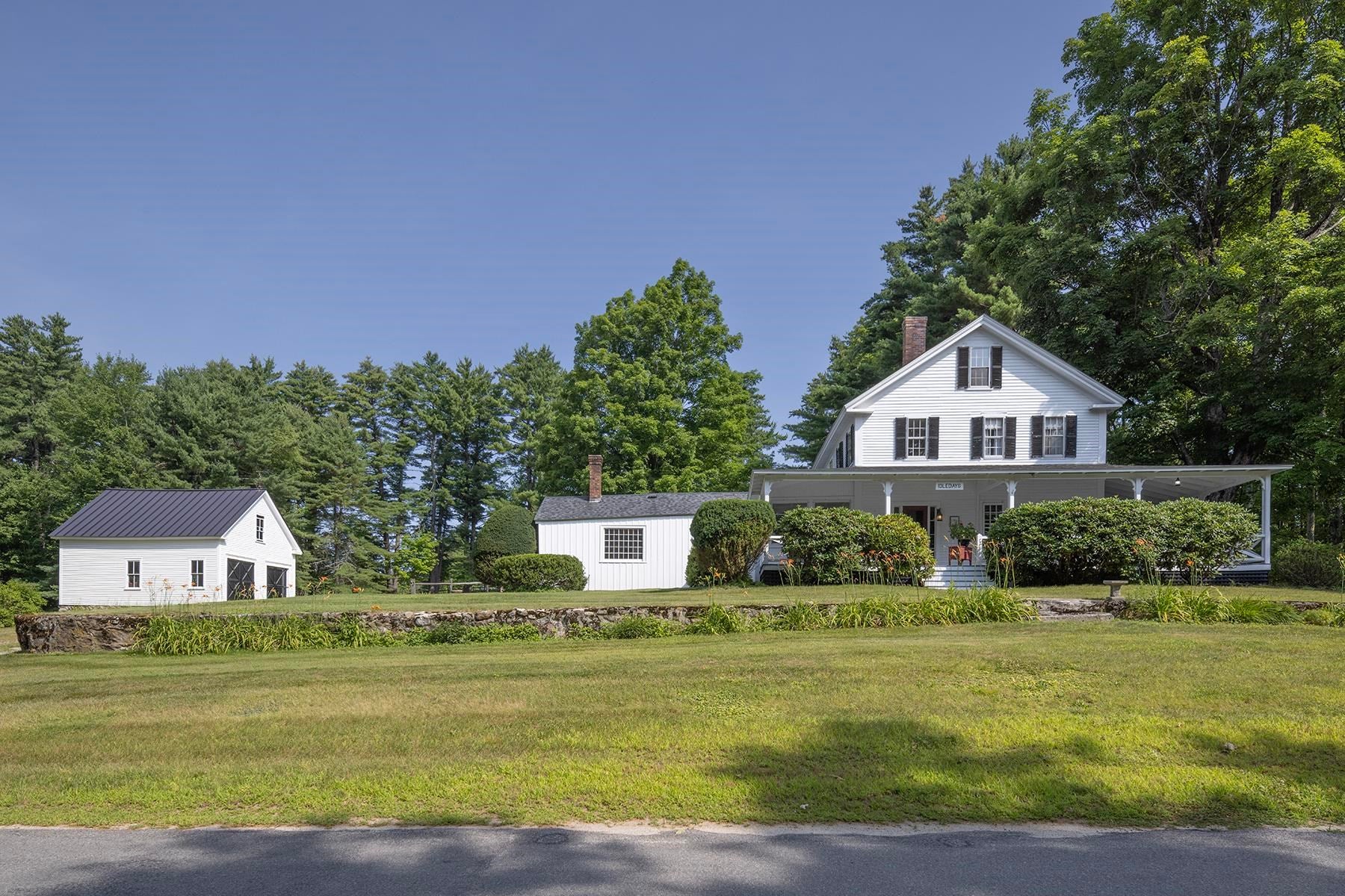 975 Rollins Road — photo
