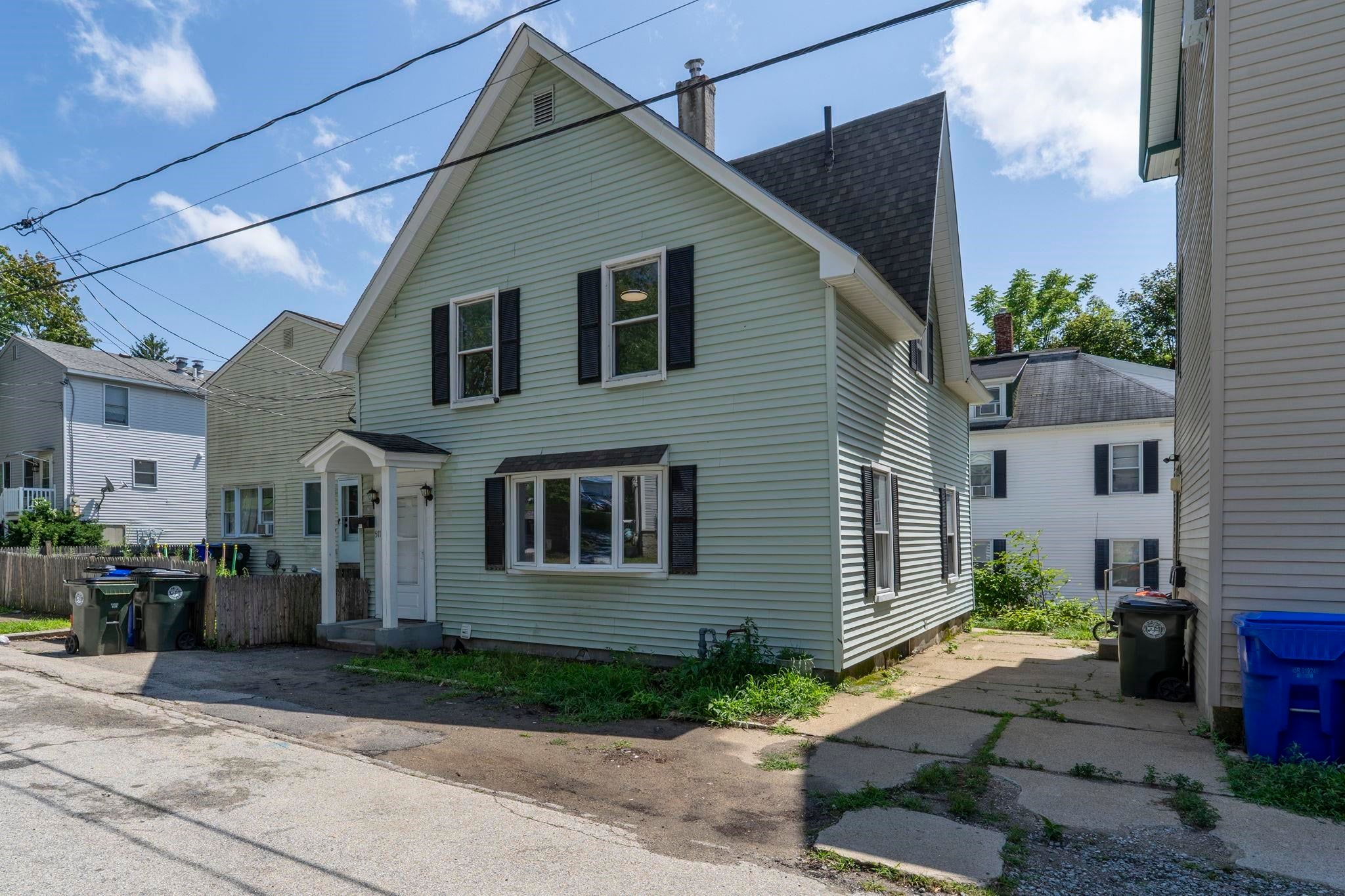 571 Amherst Street — photo