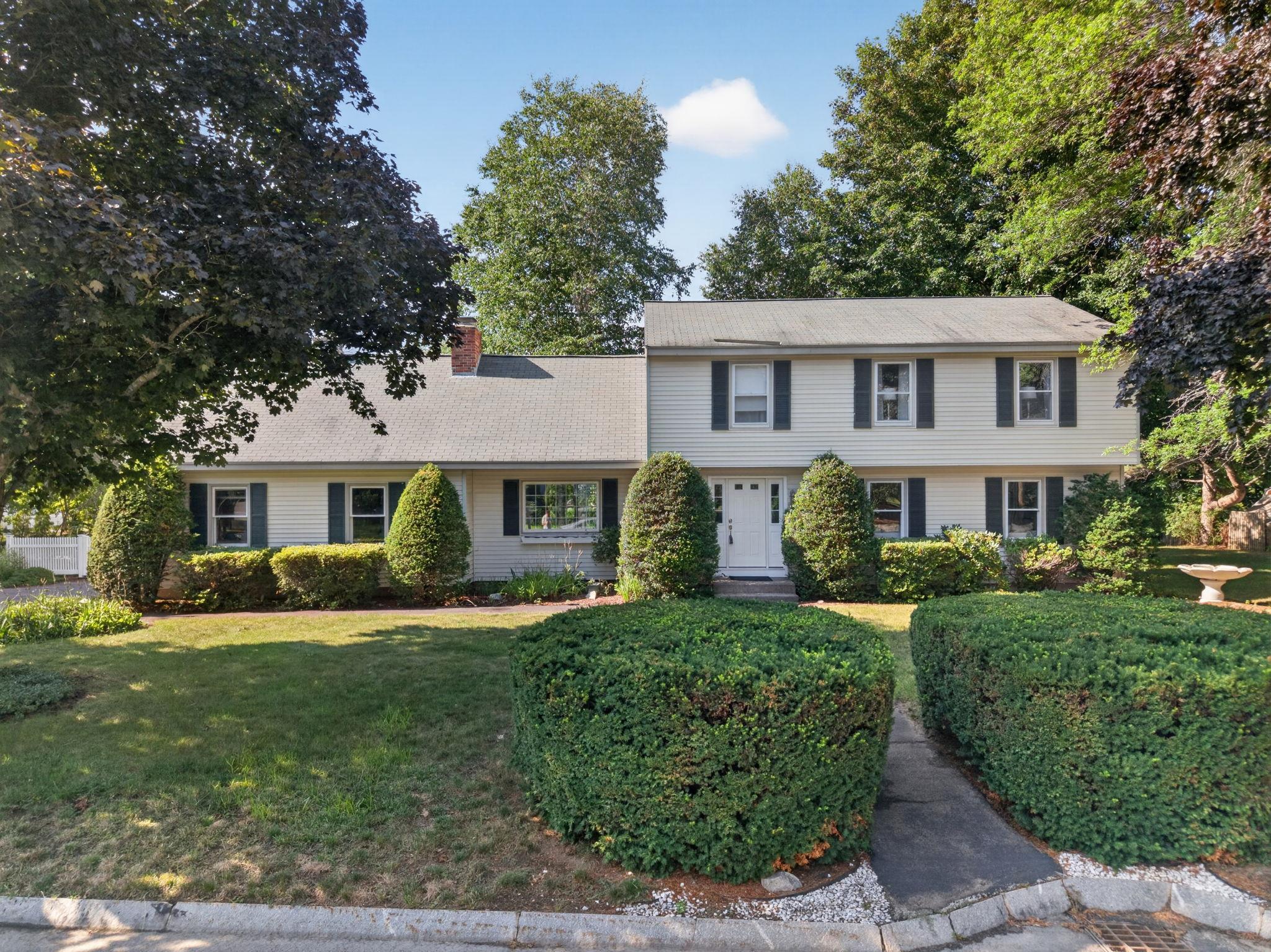 2 Queensway Circle — photo