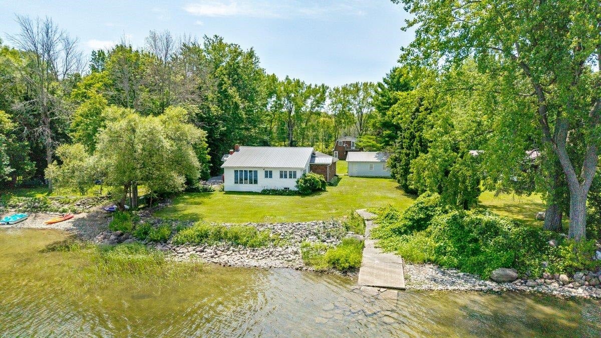 412 North Shore Road — photo