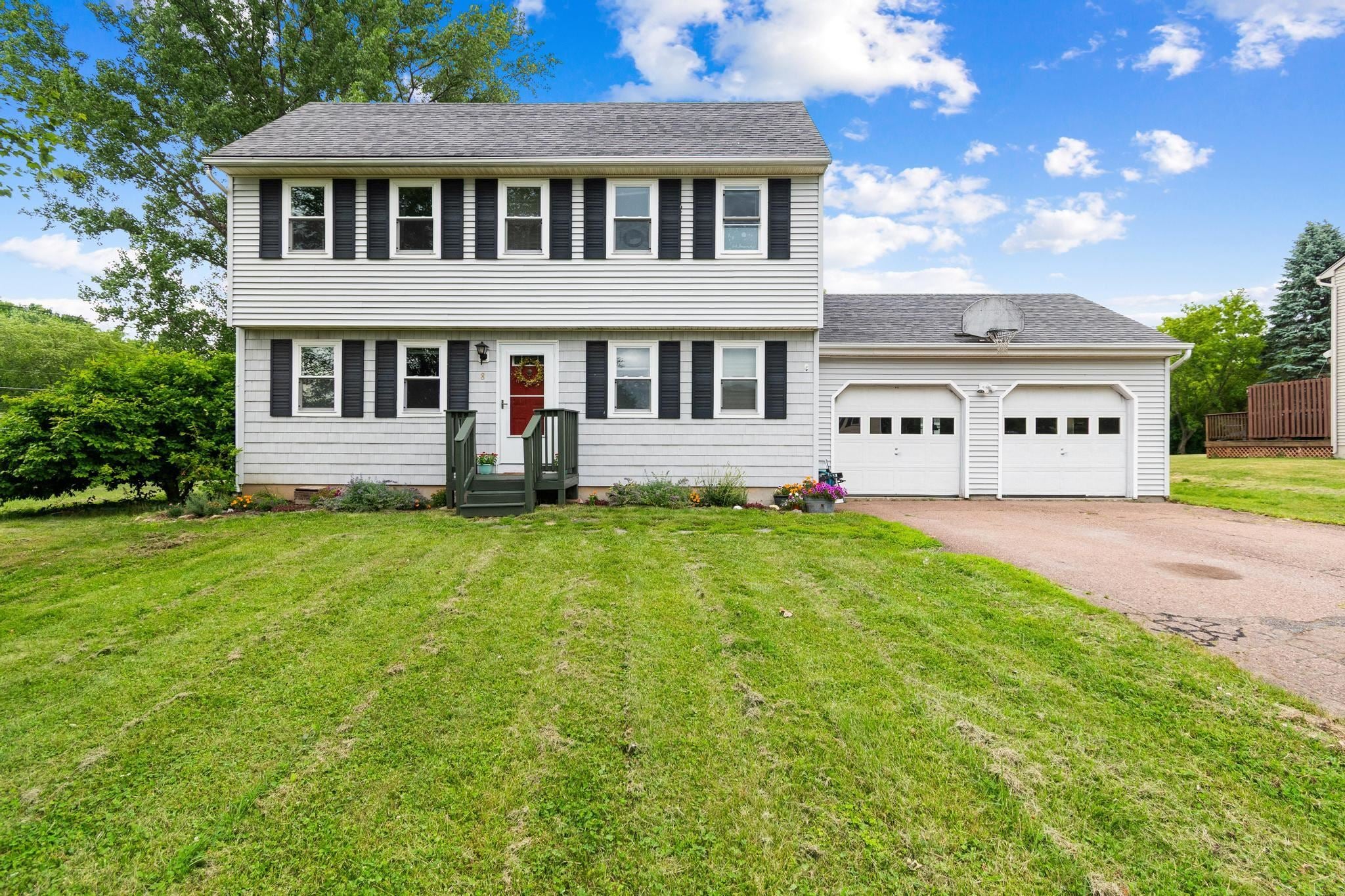 8 Hunting Ridge Lane — photo