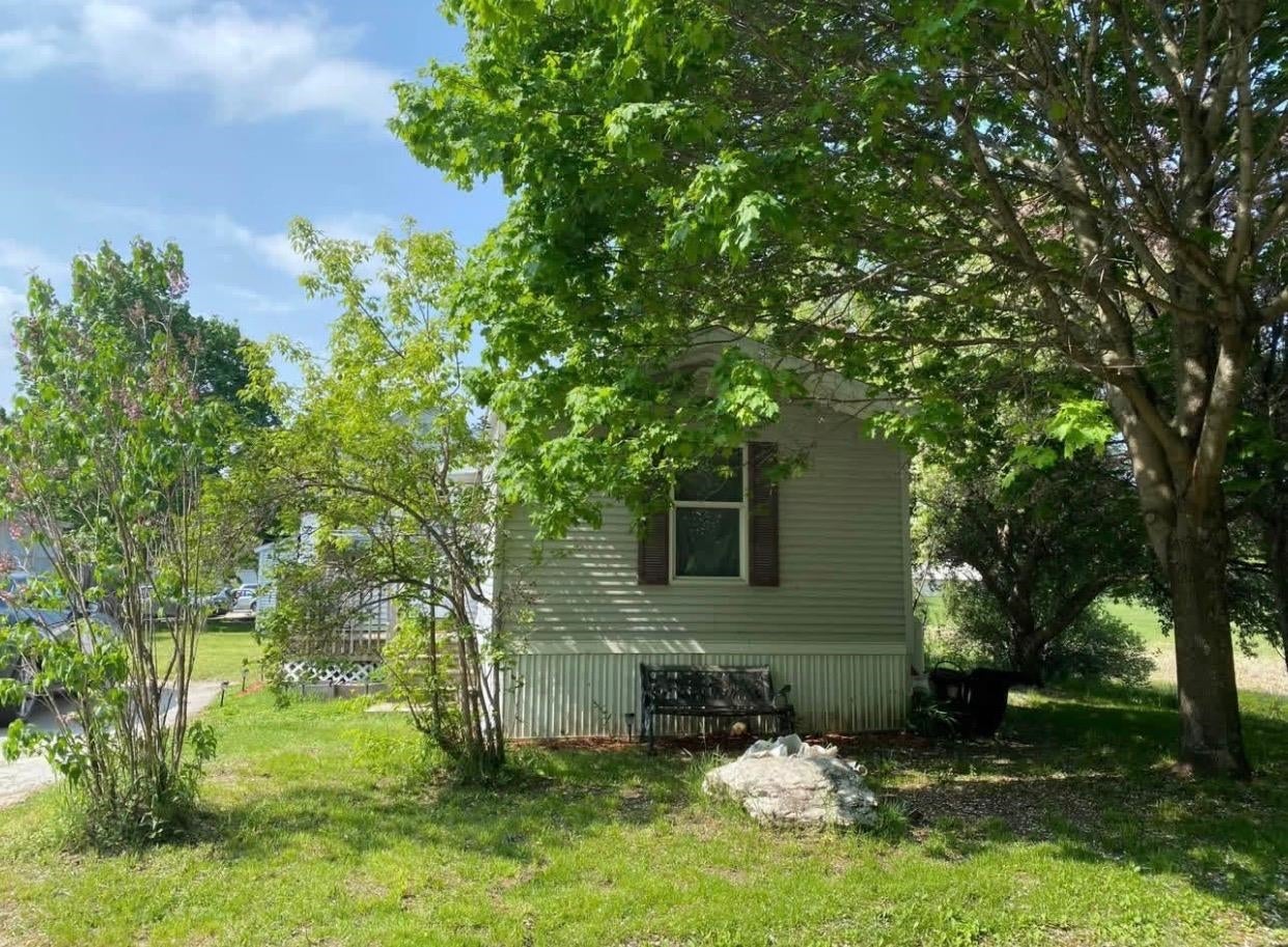 241 Business Center Road 6 — photo