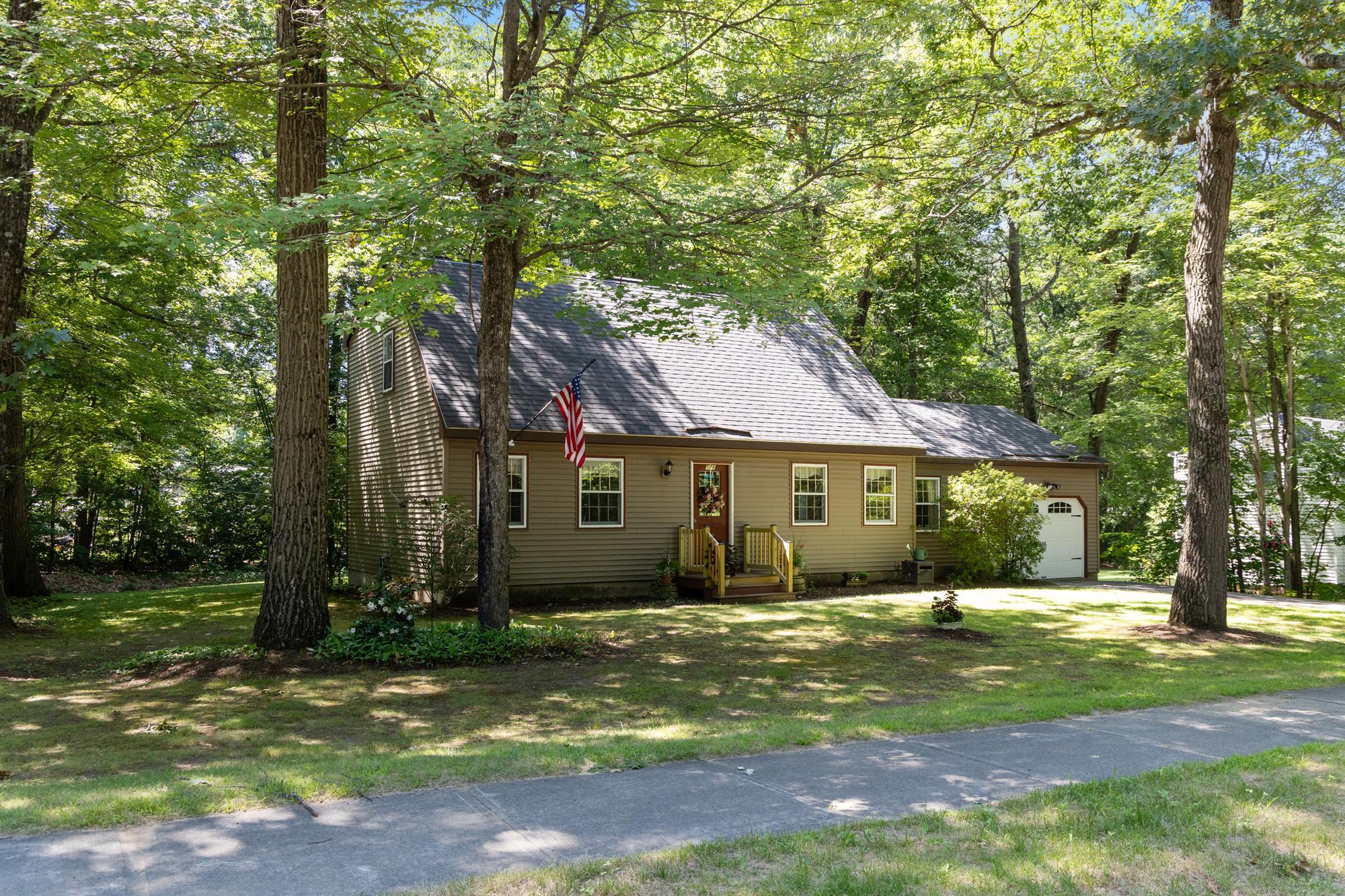 578 Sunderland Woods Road — photo