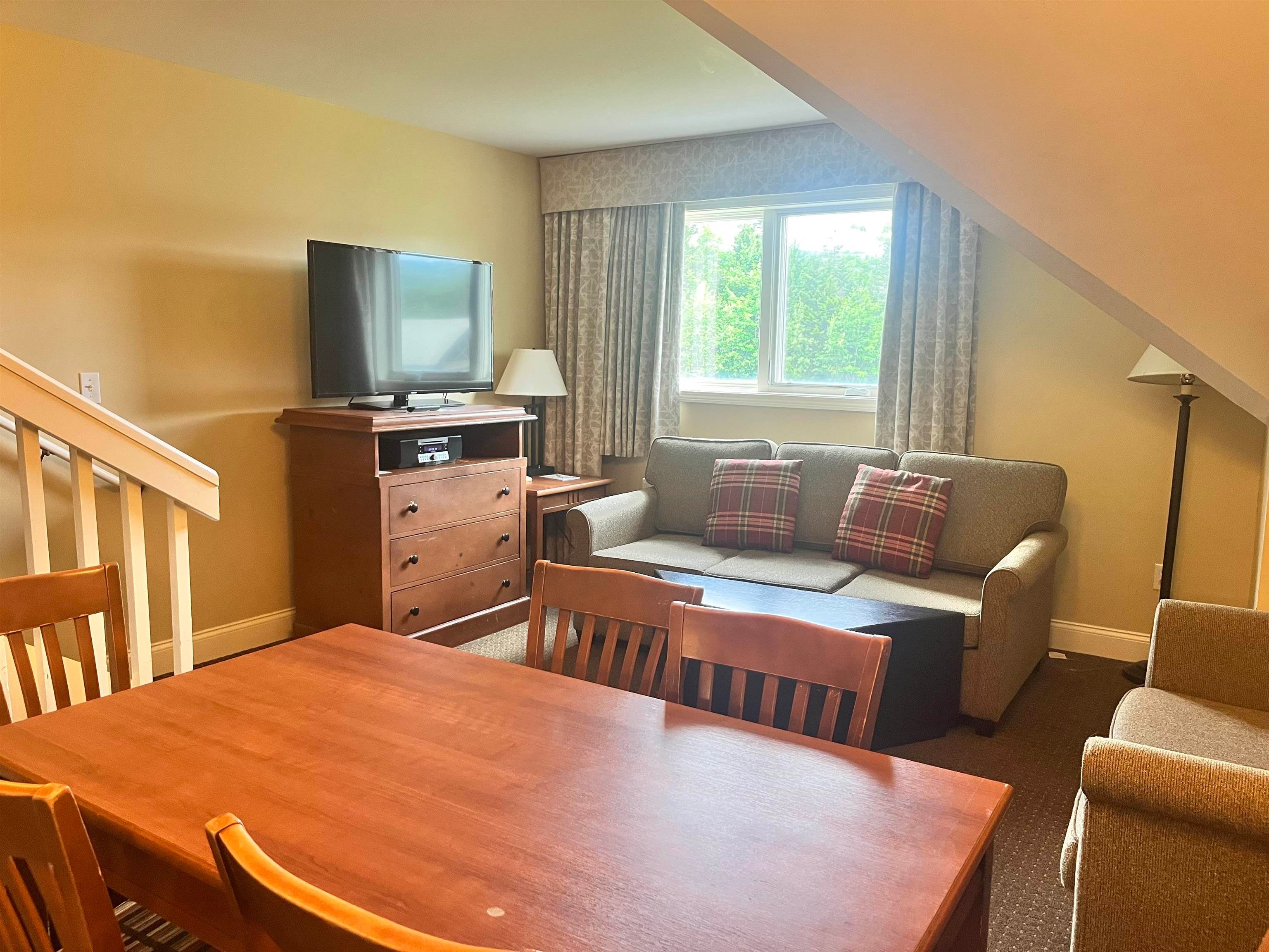 358/360 Qtr. 3 89 Grand Summit Way — photo