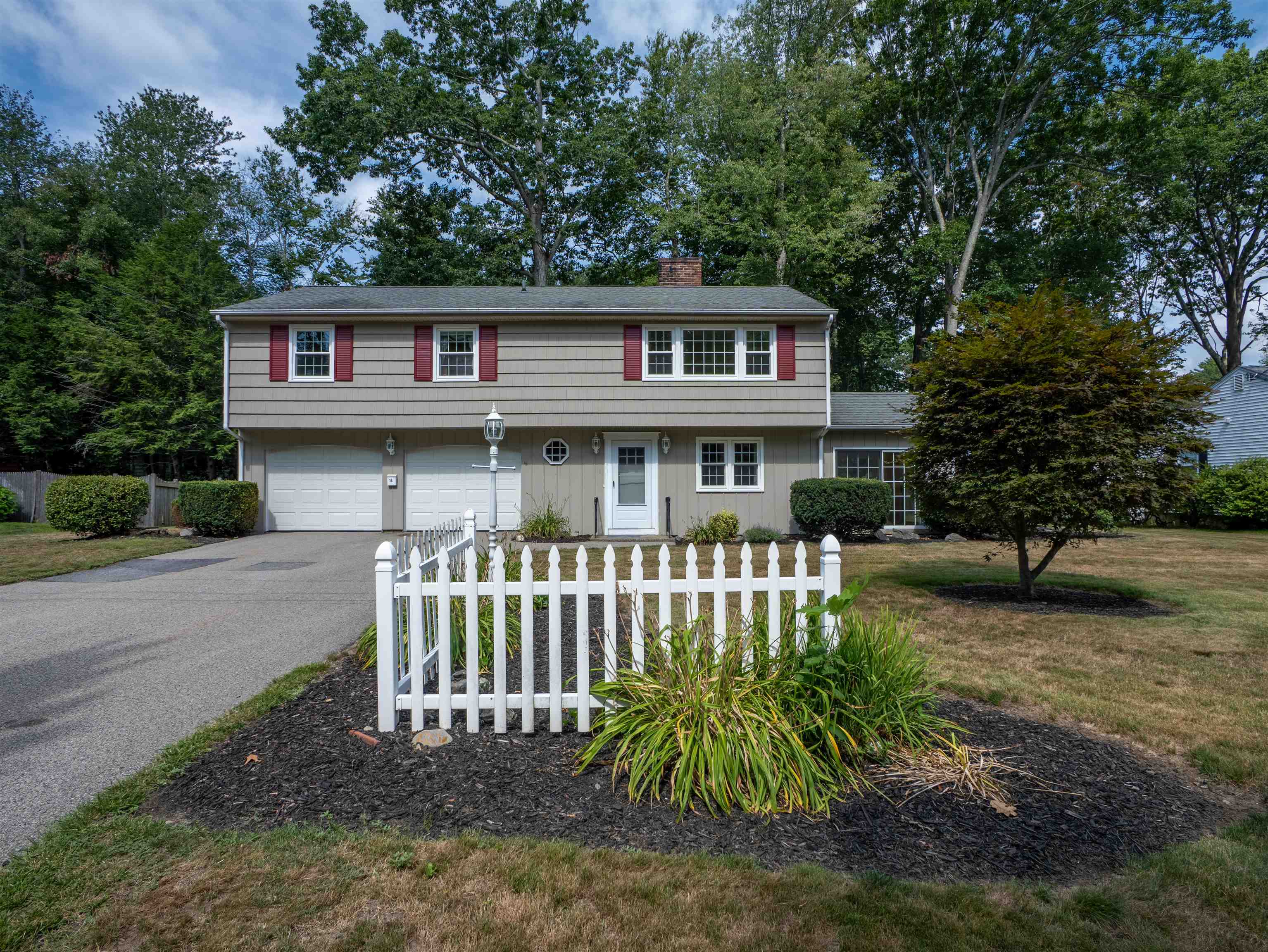 16 Longwood Drive — photo