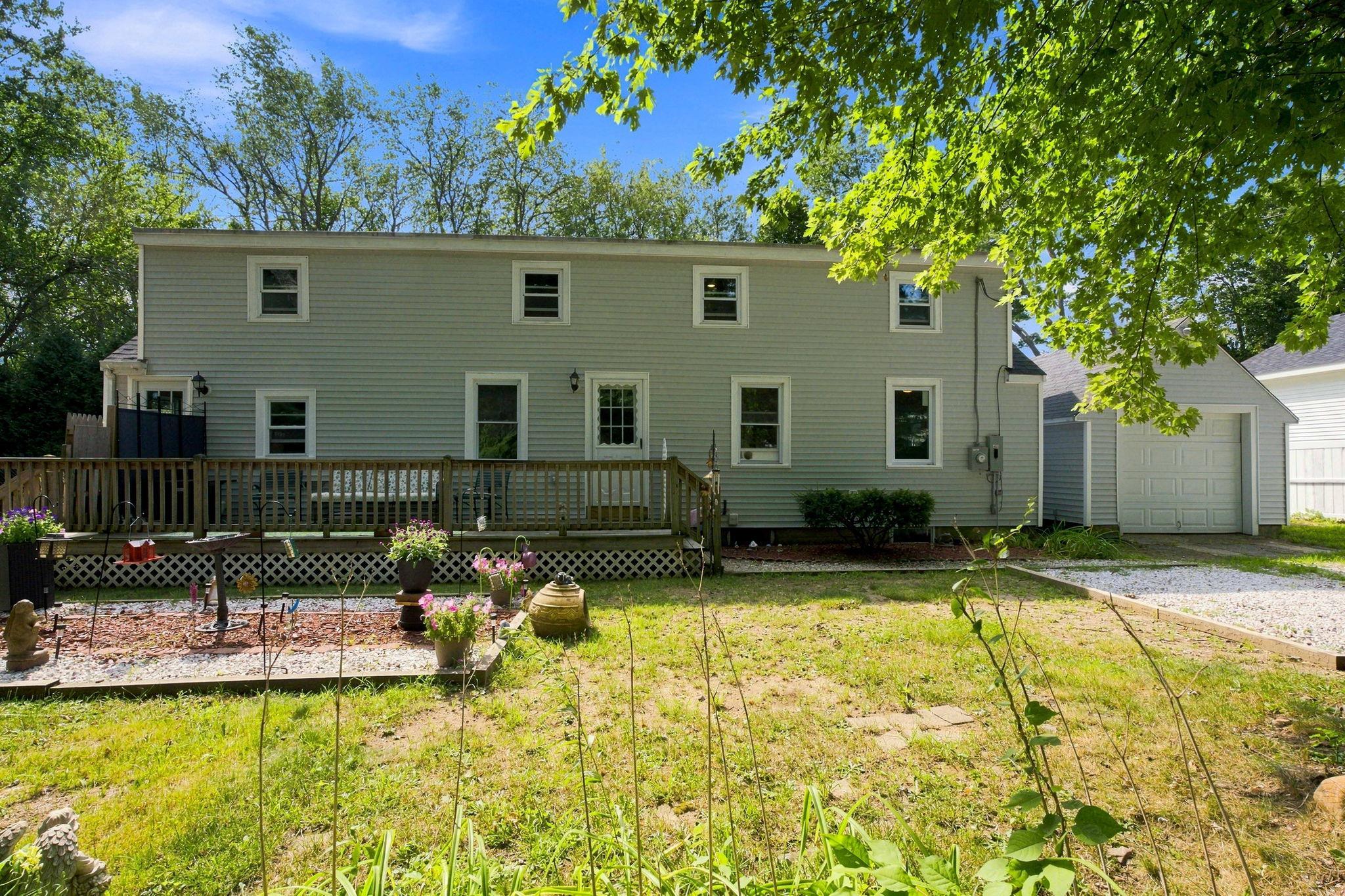 1000 Greenland Road — photo