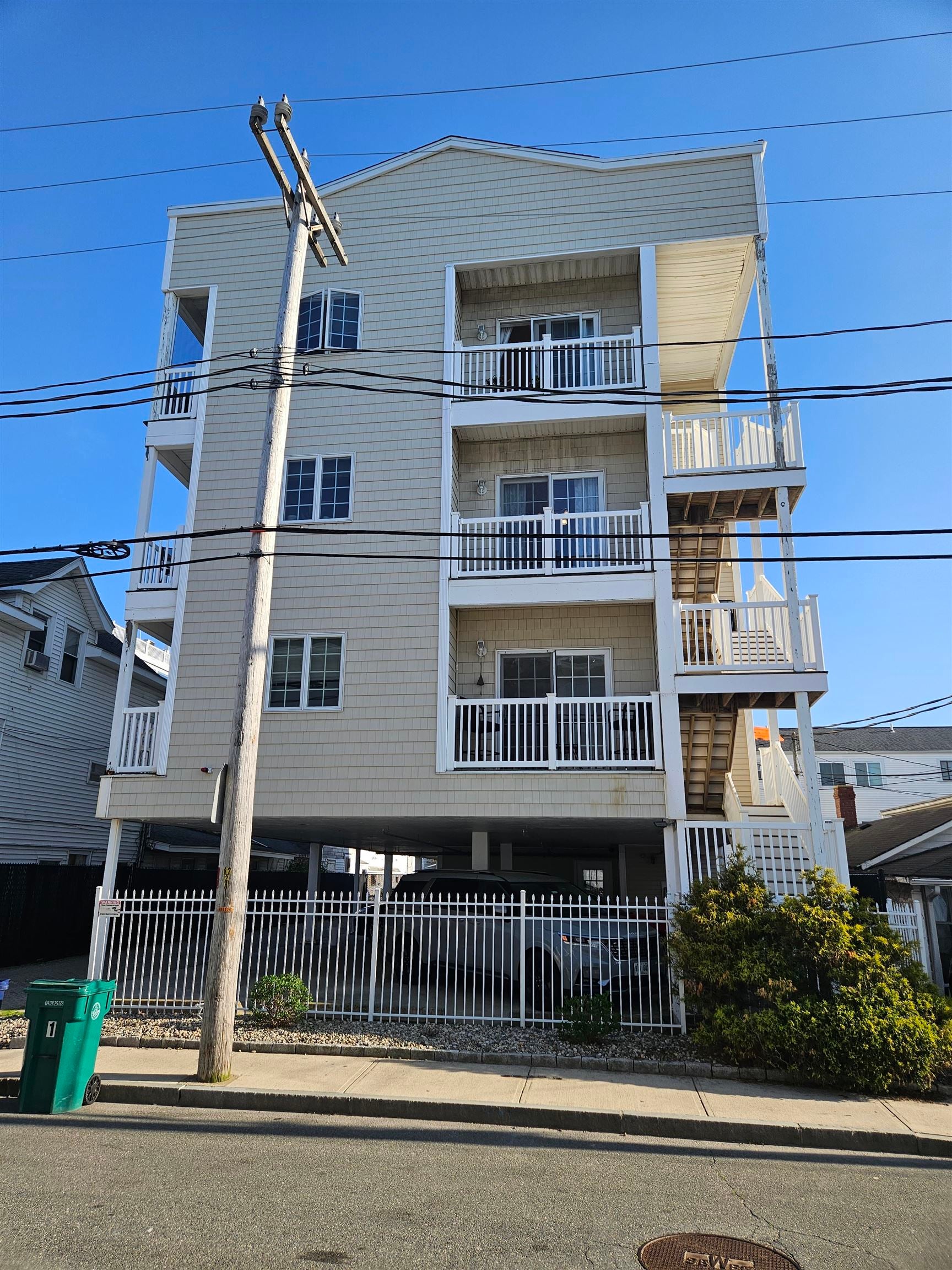 7 F Street 3 — photo