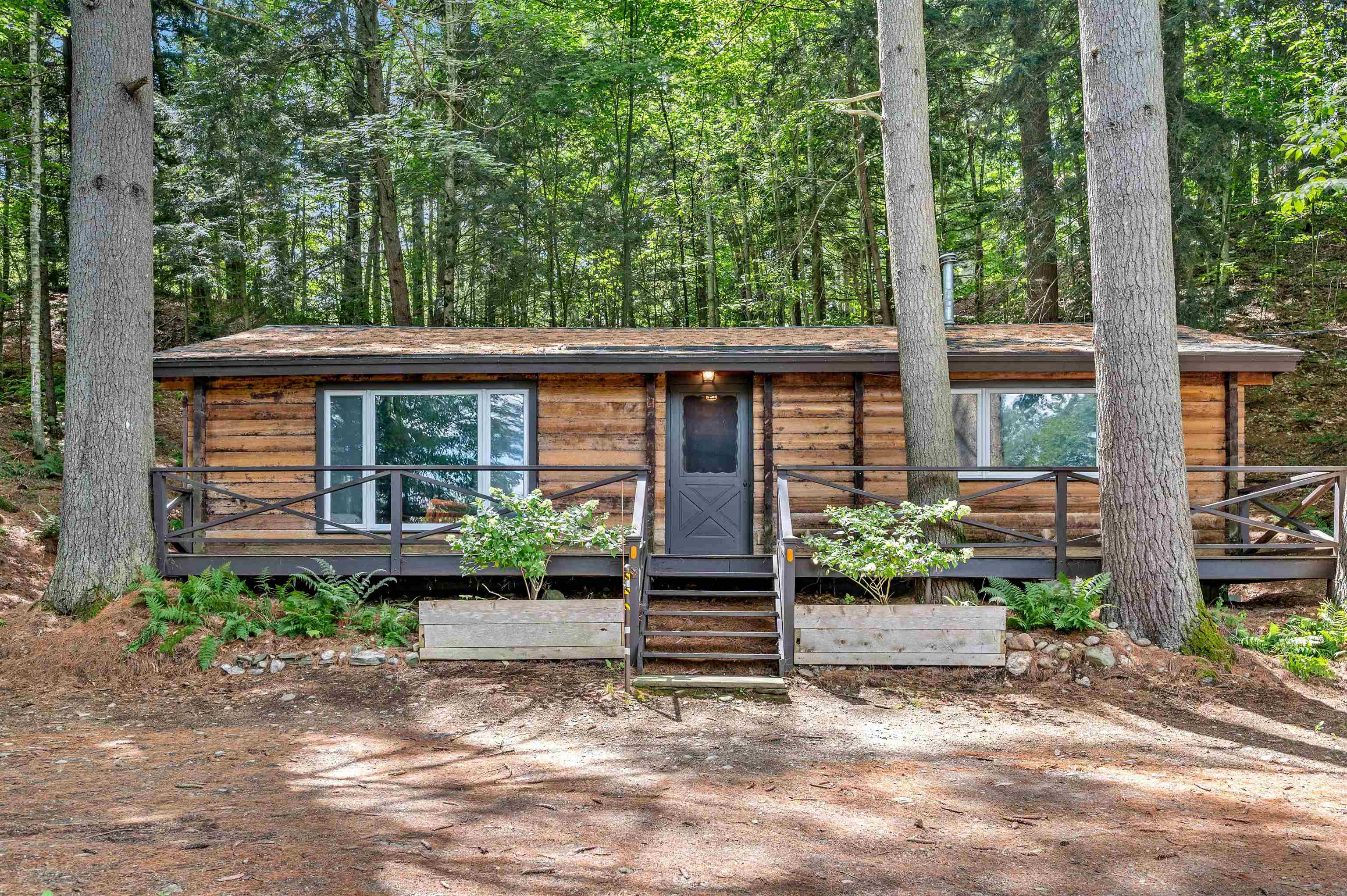 17 Middle Pines Road — photo