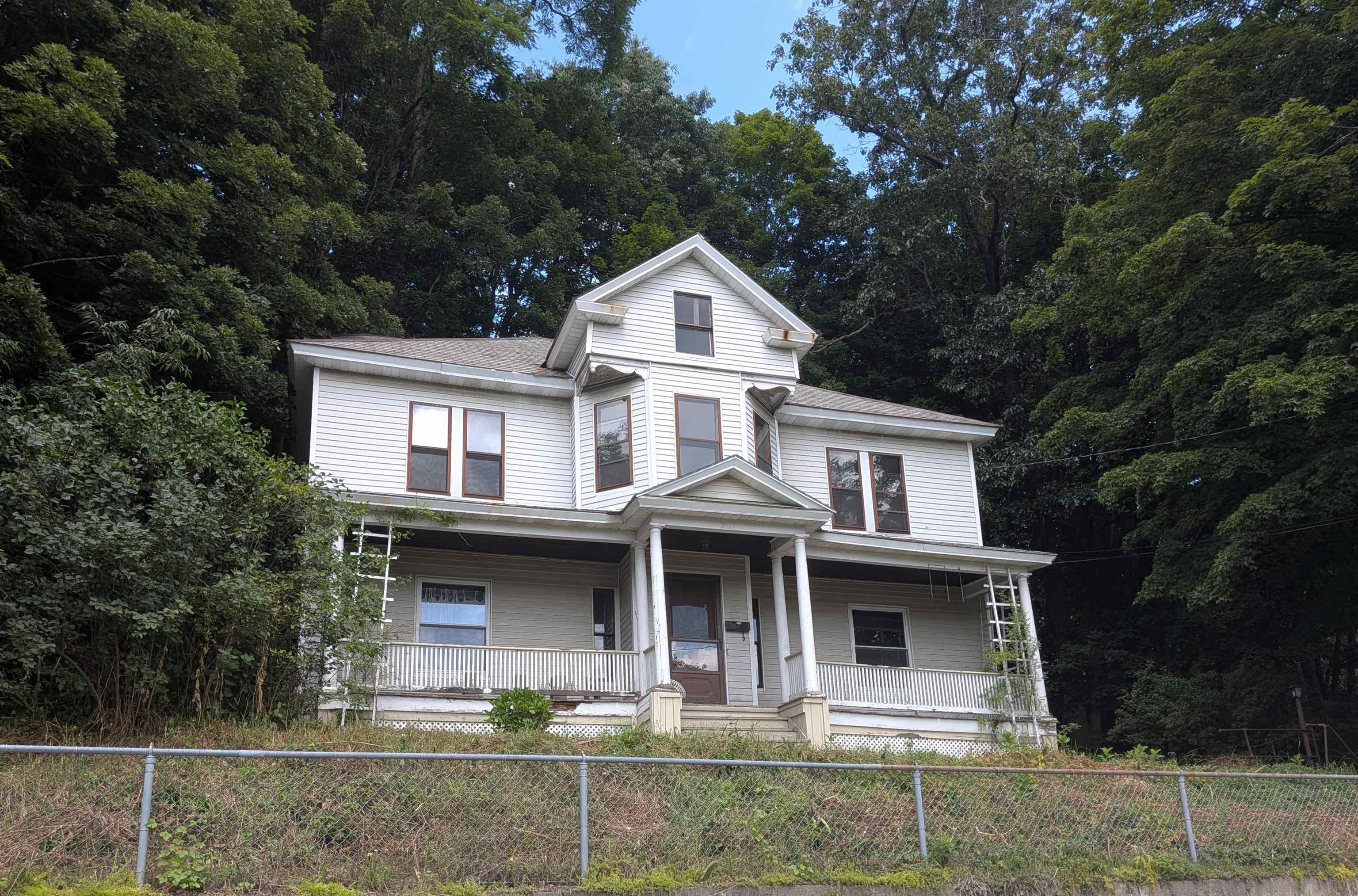 207 Elliot Street — photo