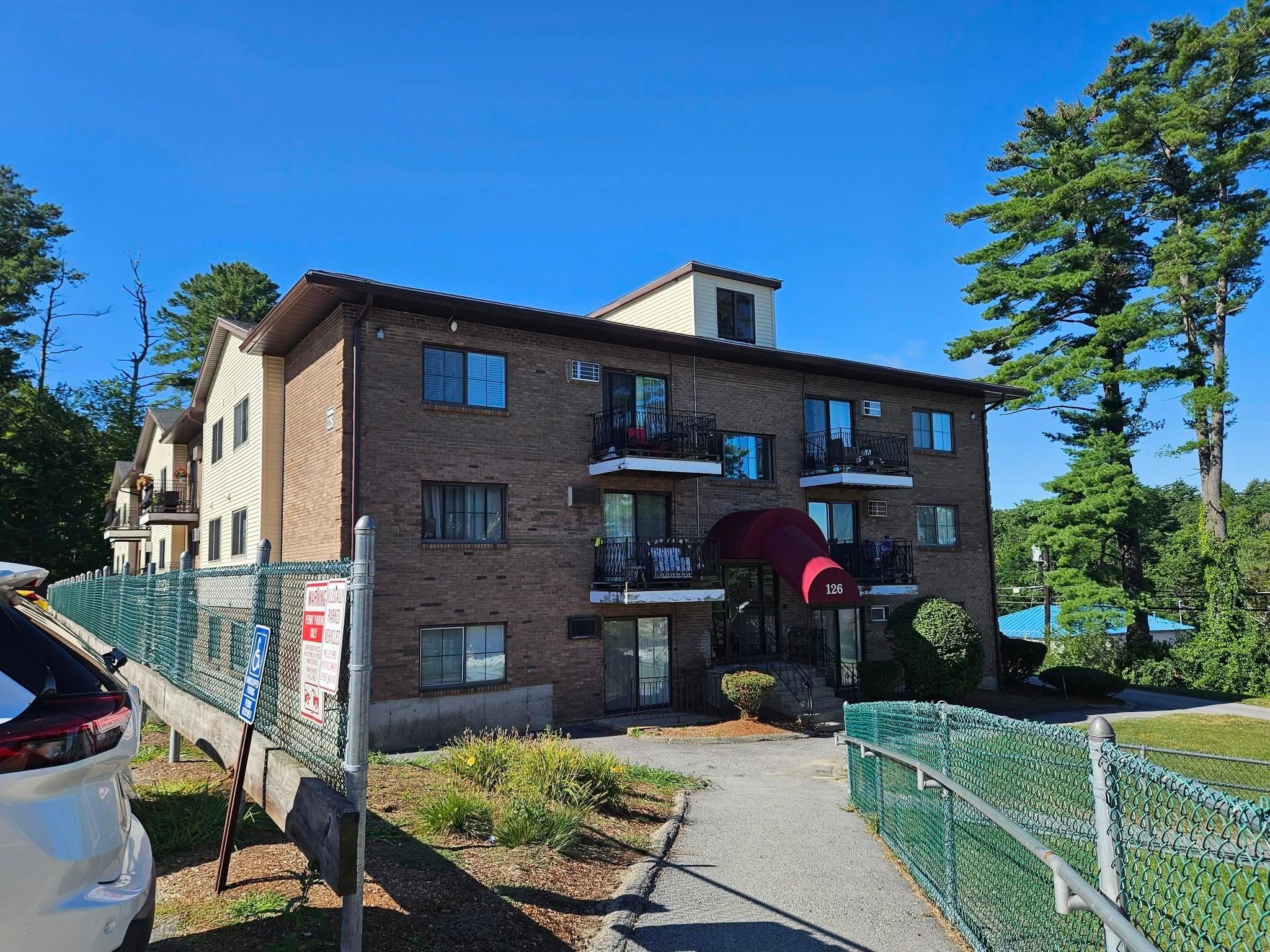 126 Mammoth Road Unit4 — photo