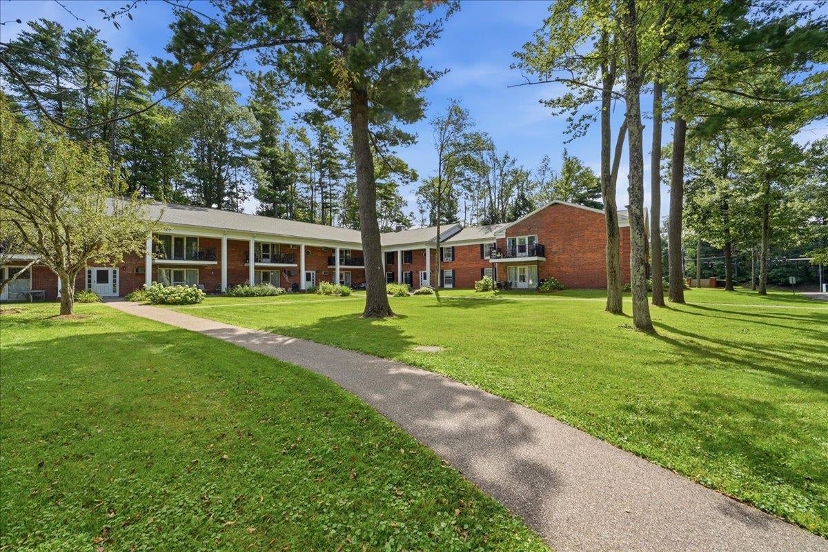 100 Kennedy Drive 27 — photo
