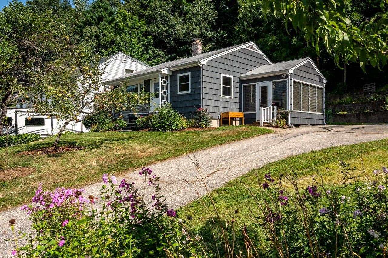 6 Floral Avenue — photo