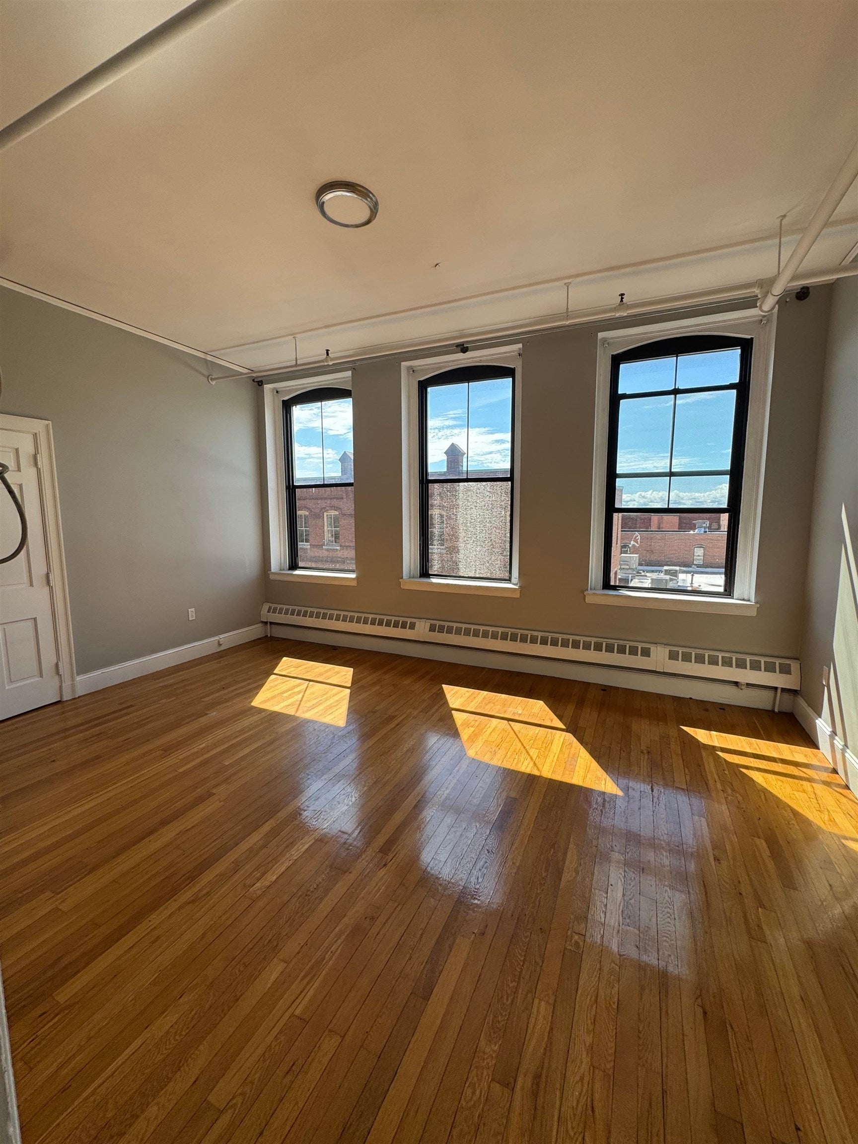 1-3 Central Square 305 — photo