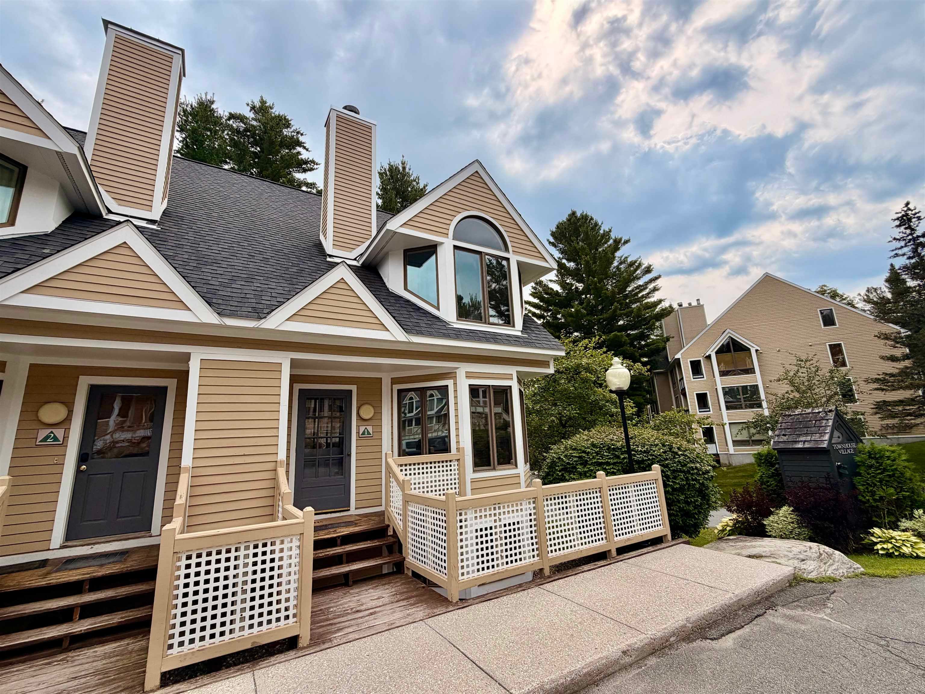2D Townhouse Square Th 1 — photo