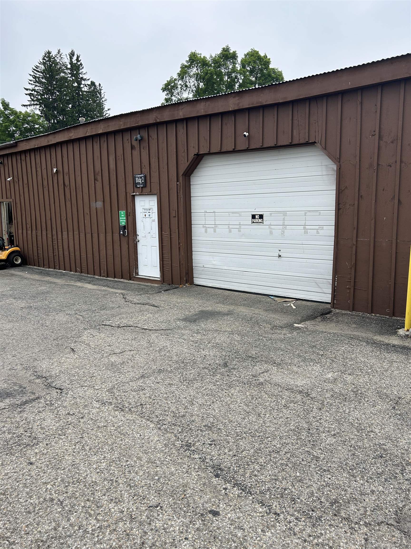 516 Mammoth Road — photo