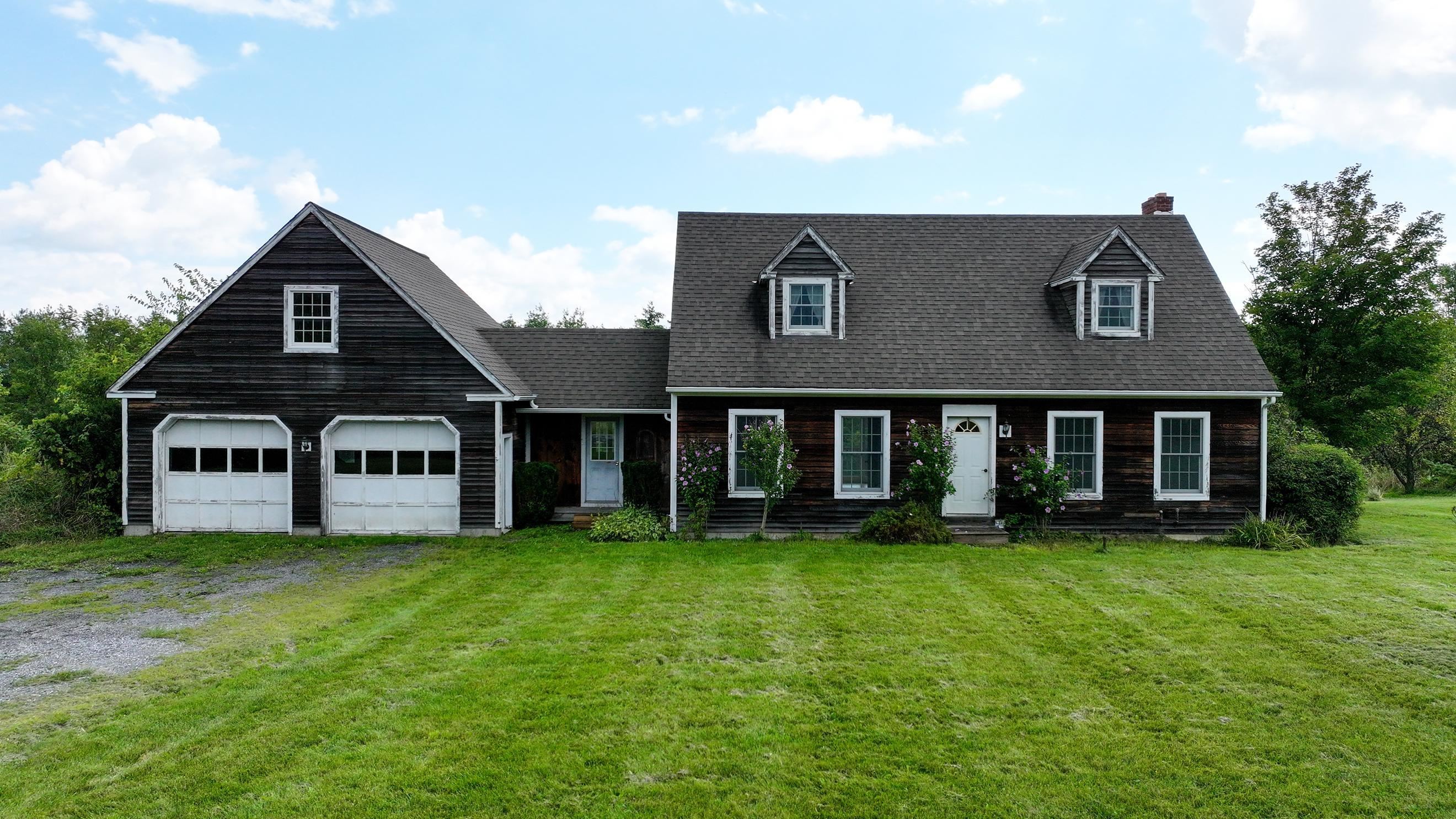 2922 Route 74 E — photo