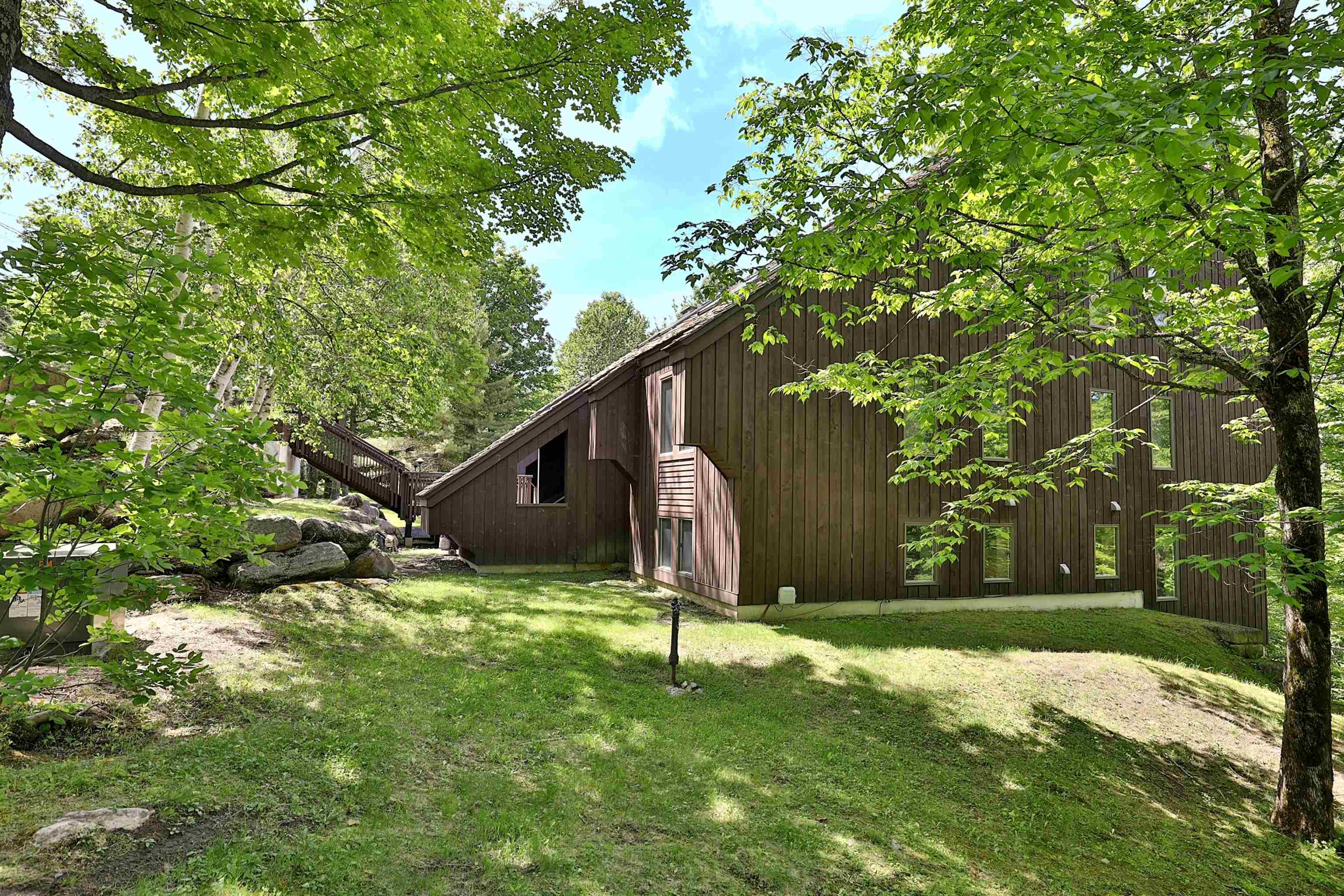 894 East Ash Road L9 — photo