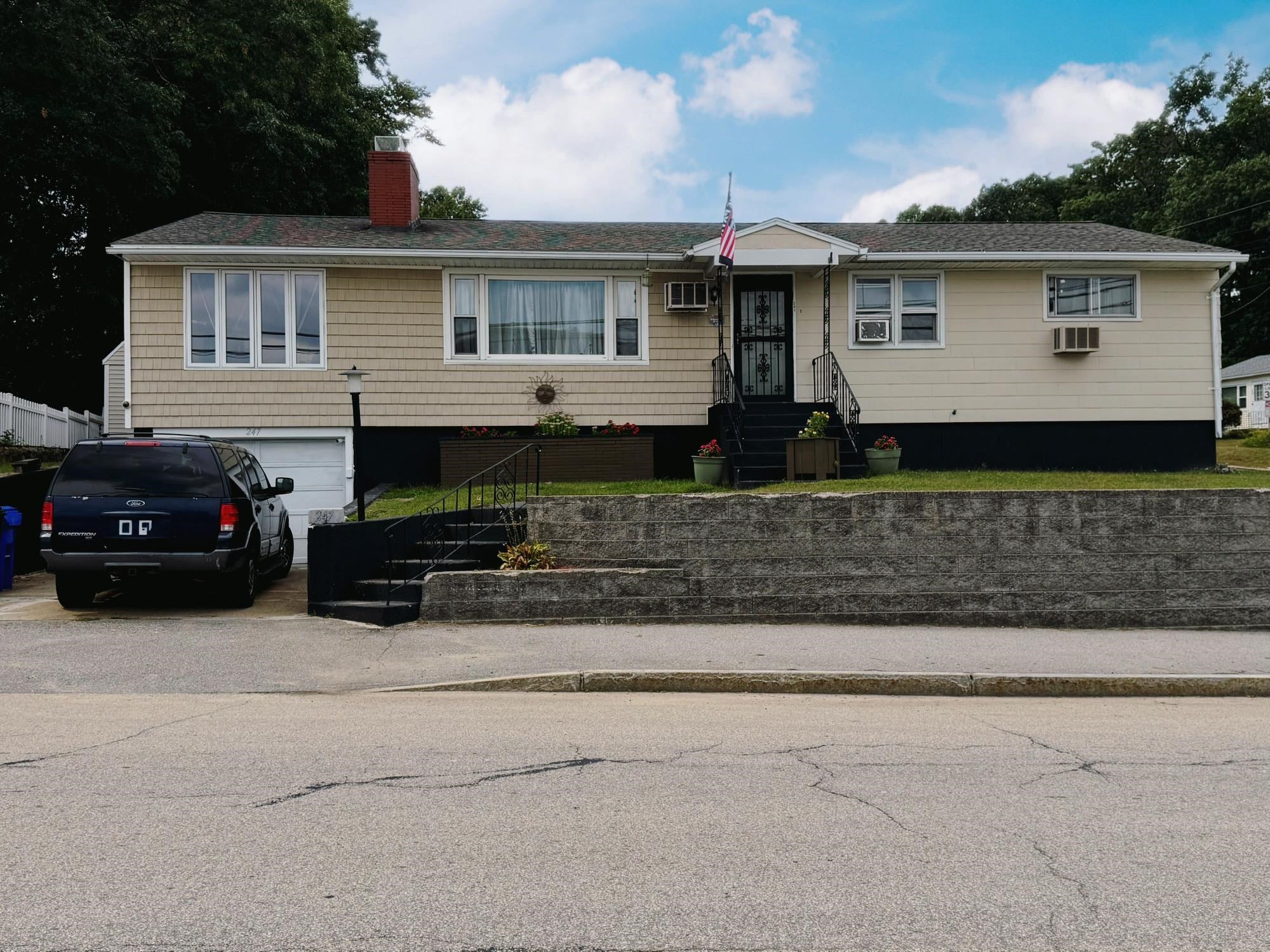 247 S Jewett Street — photo
