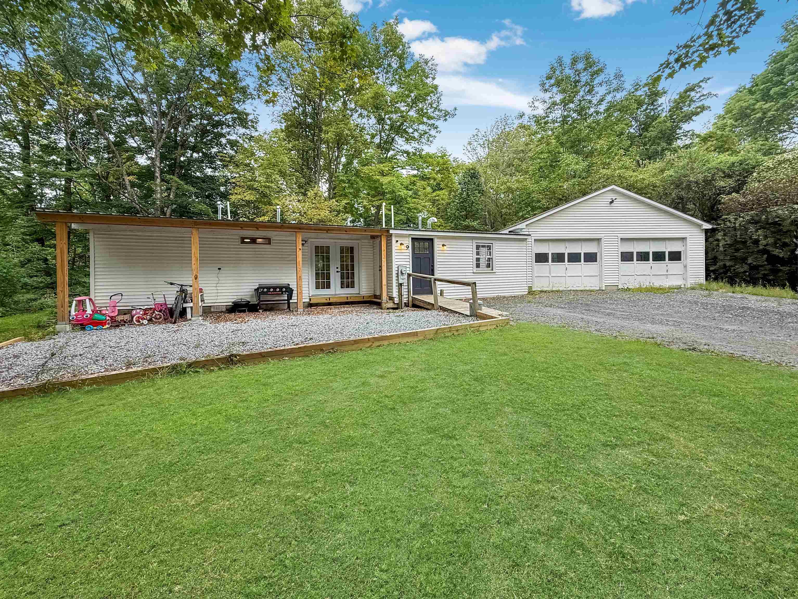 9 Greenhouse Avenue — photo