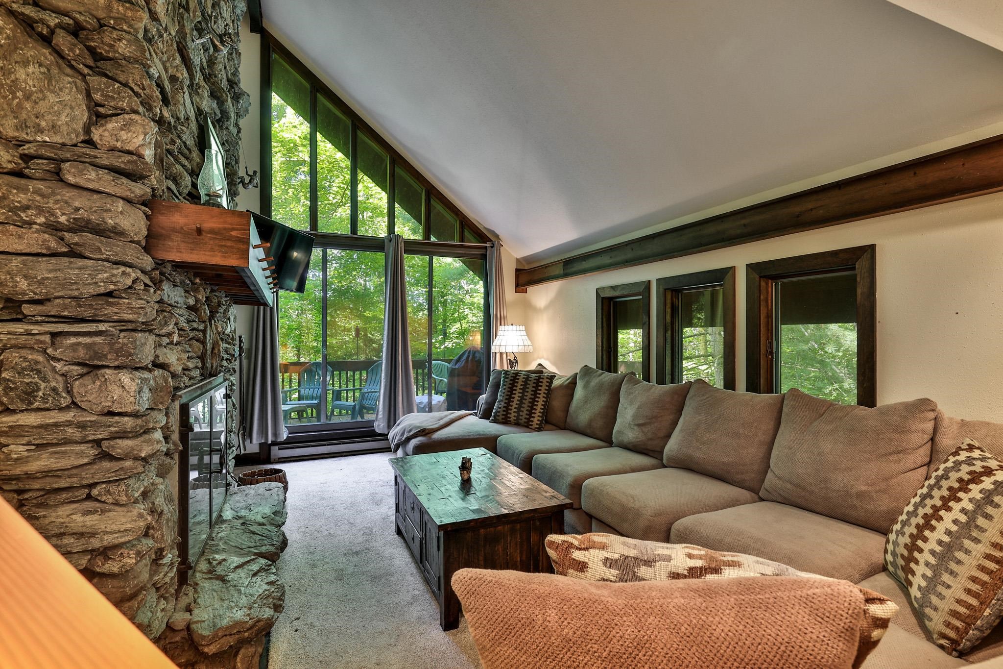 212 Falcon Loop East, Rochester, VT 05767 — photo 3
