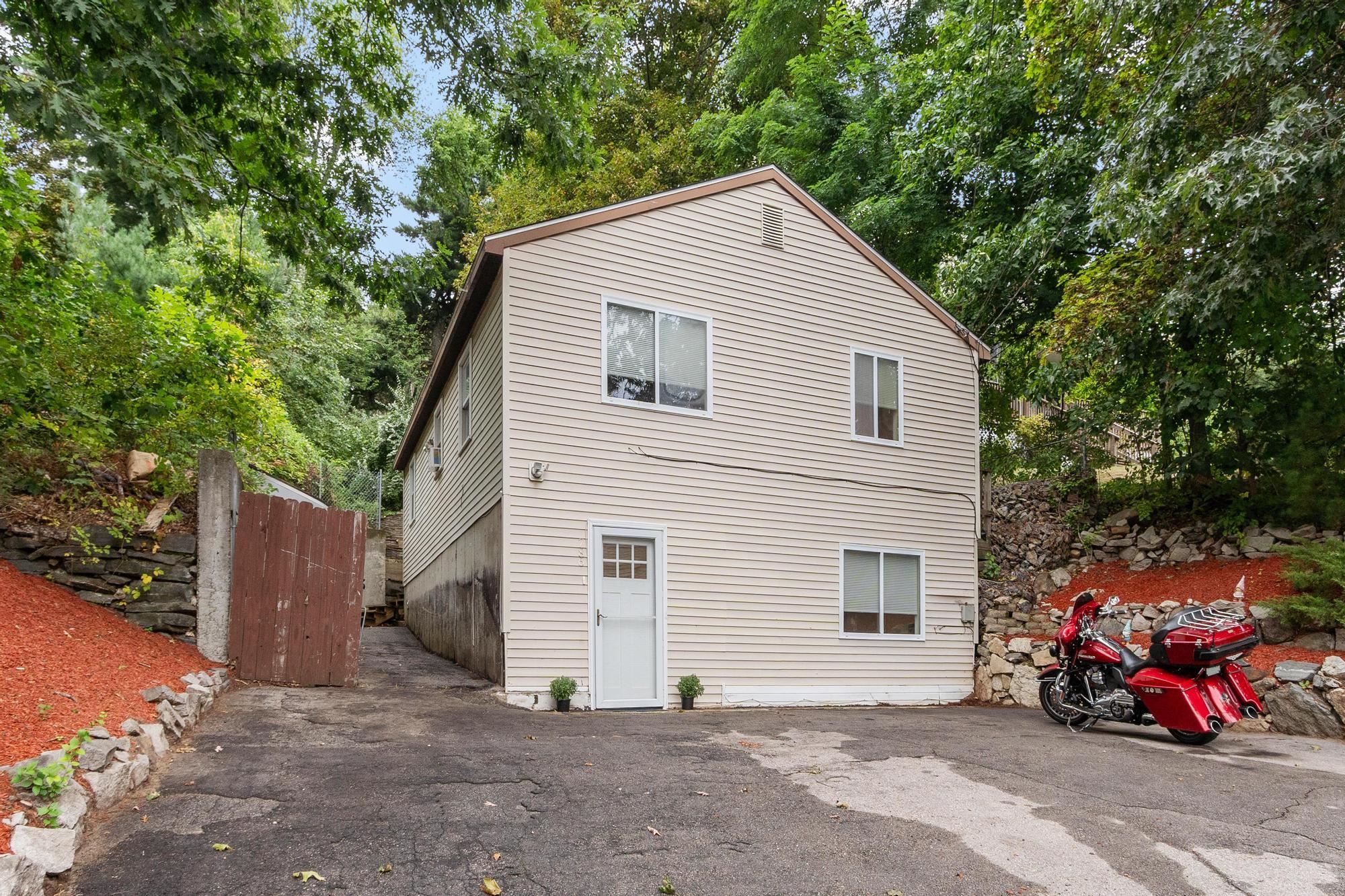786 Mammoth Road — photo
