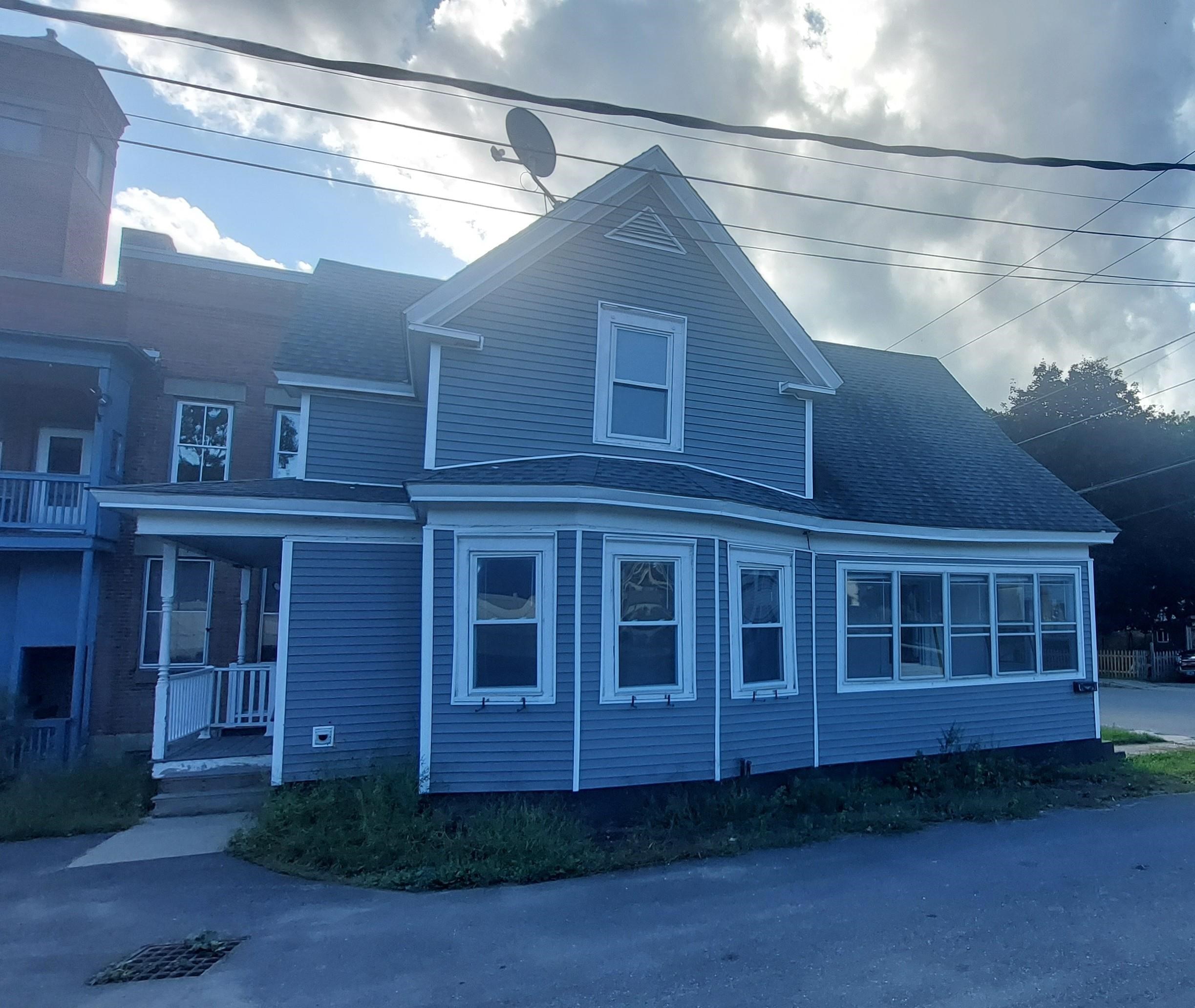 16 Oak Street, Rockingham, VT 05101