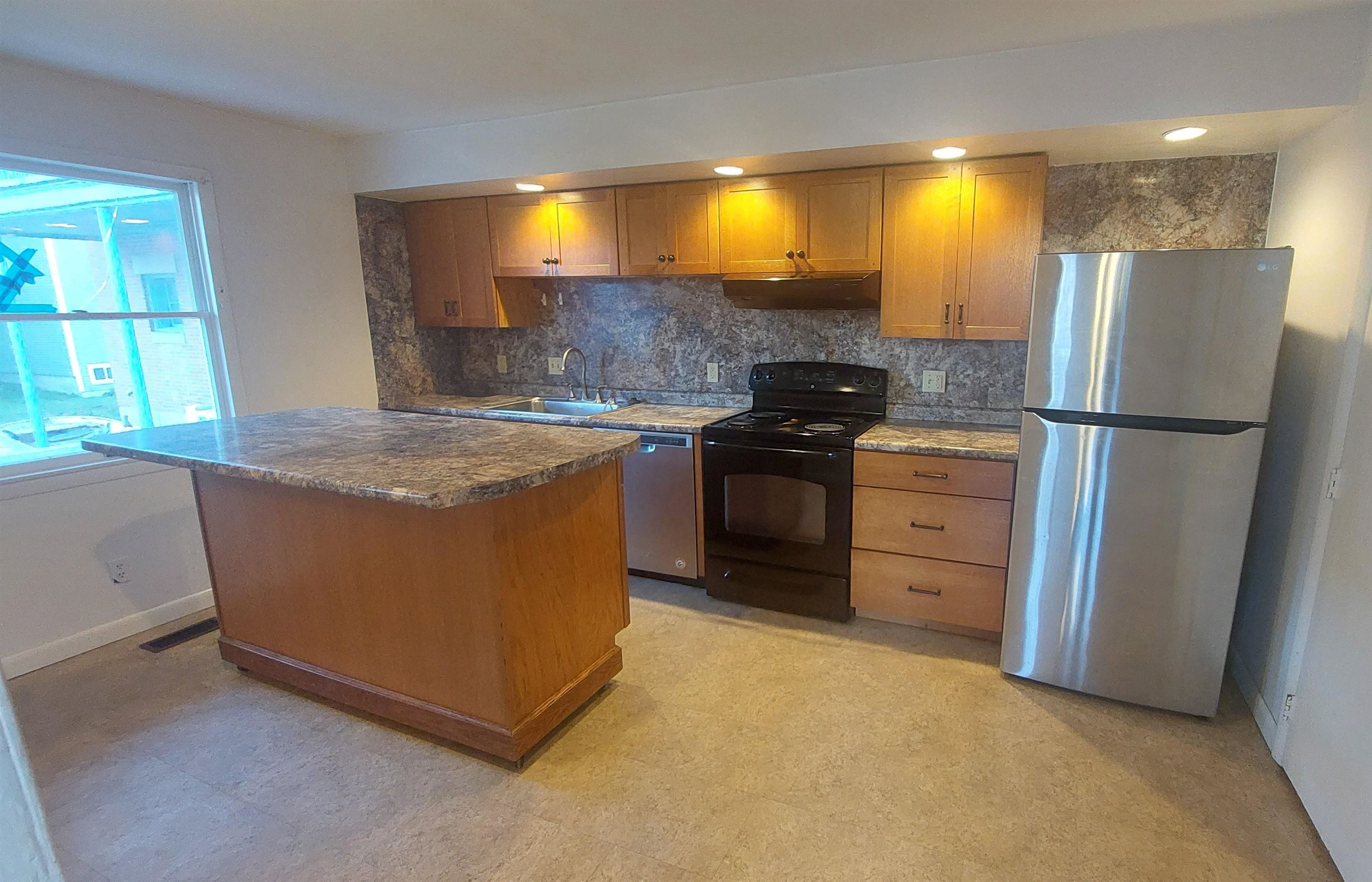 16 Oak Street, Rockingham, VT 05101 — photo 3