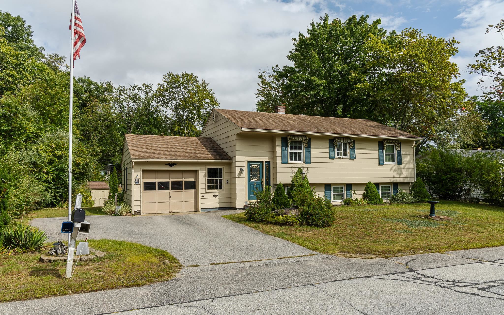 8 Jay Drive — photo