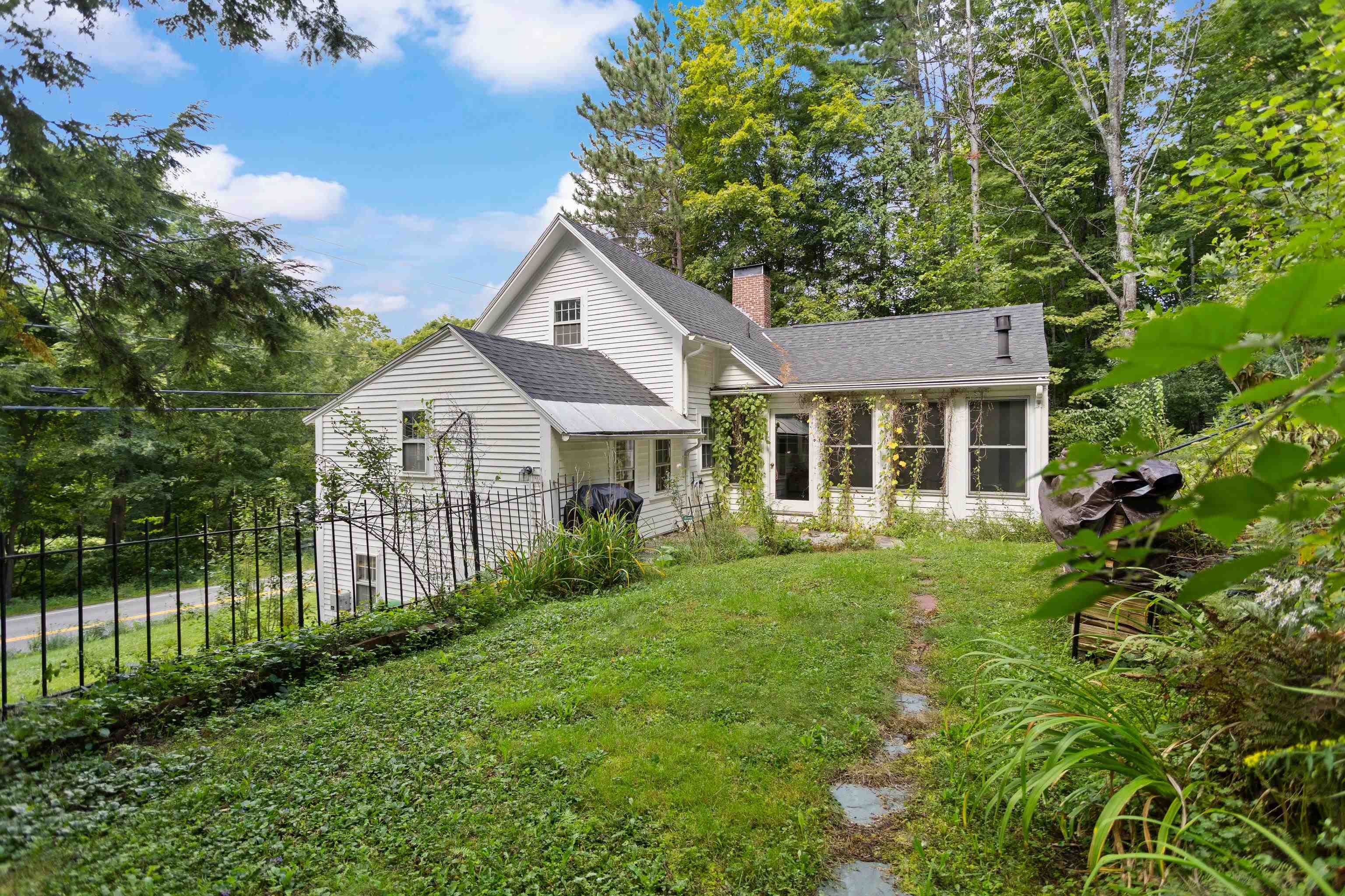 6 Forest Road — photo