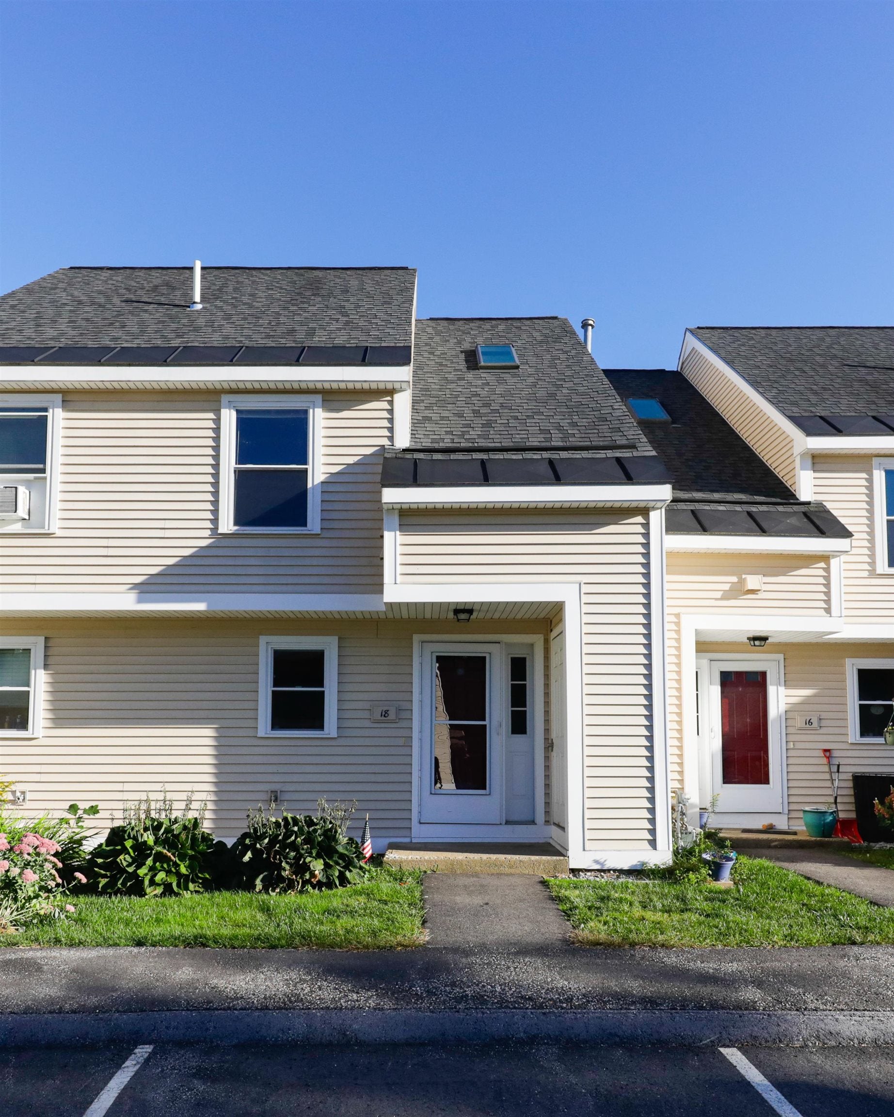 18 Modena Drive — photo