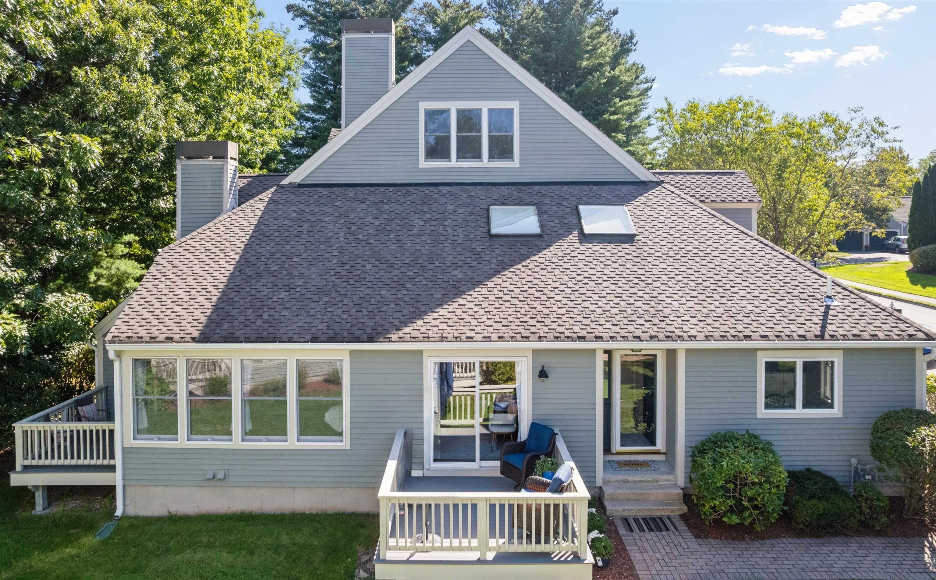 114 Hawthorne Village Road — photo