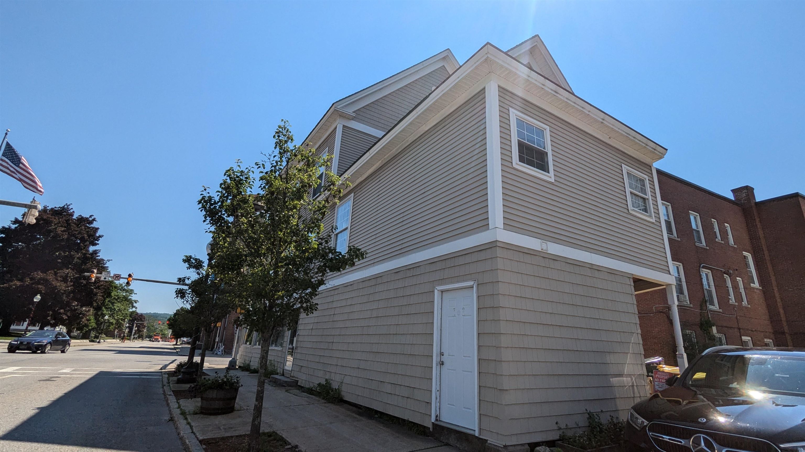 676 Main Street — photo