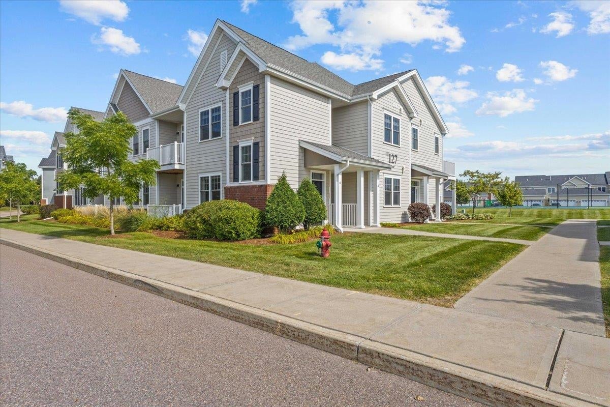 127 Holland Lane 2 — photo