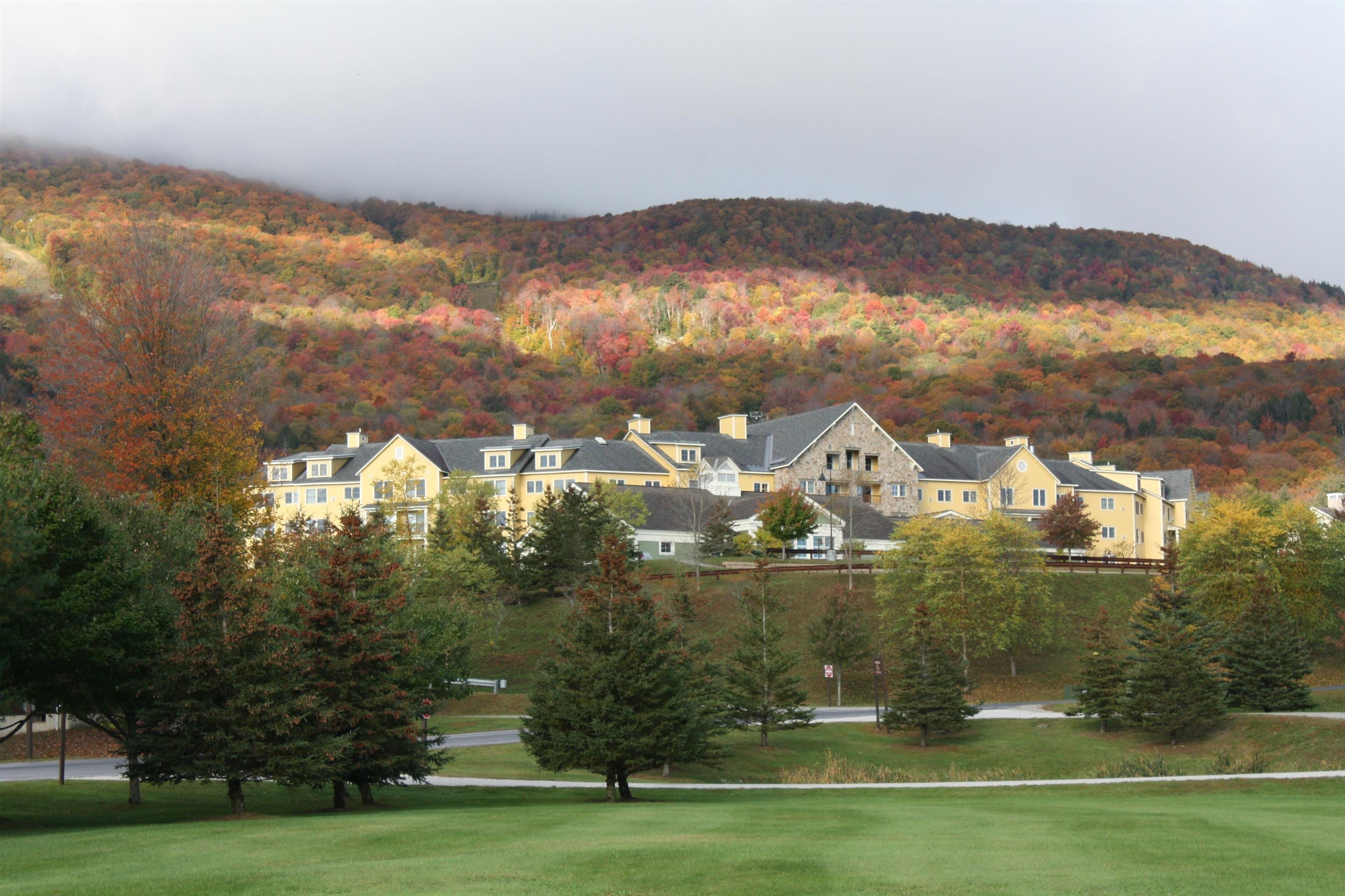 240 Qtr. I I Jackson Gore Inn — photo