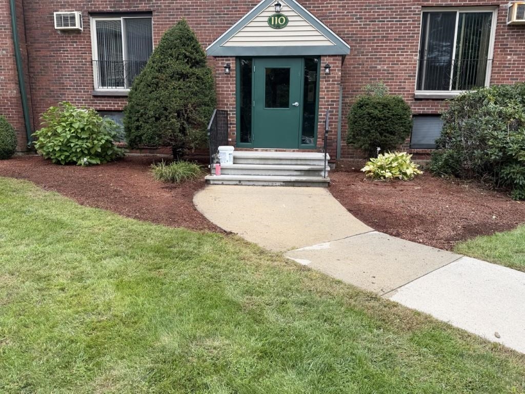 110 English Village Road — photo